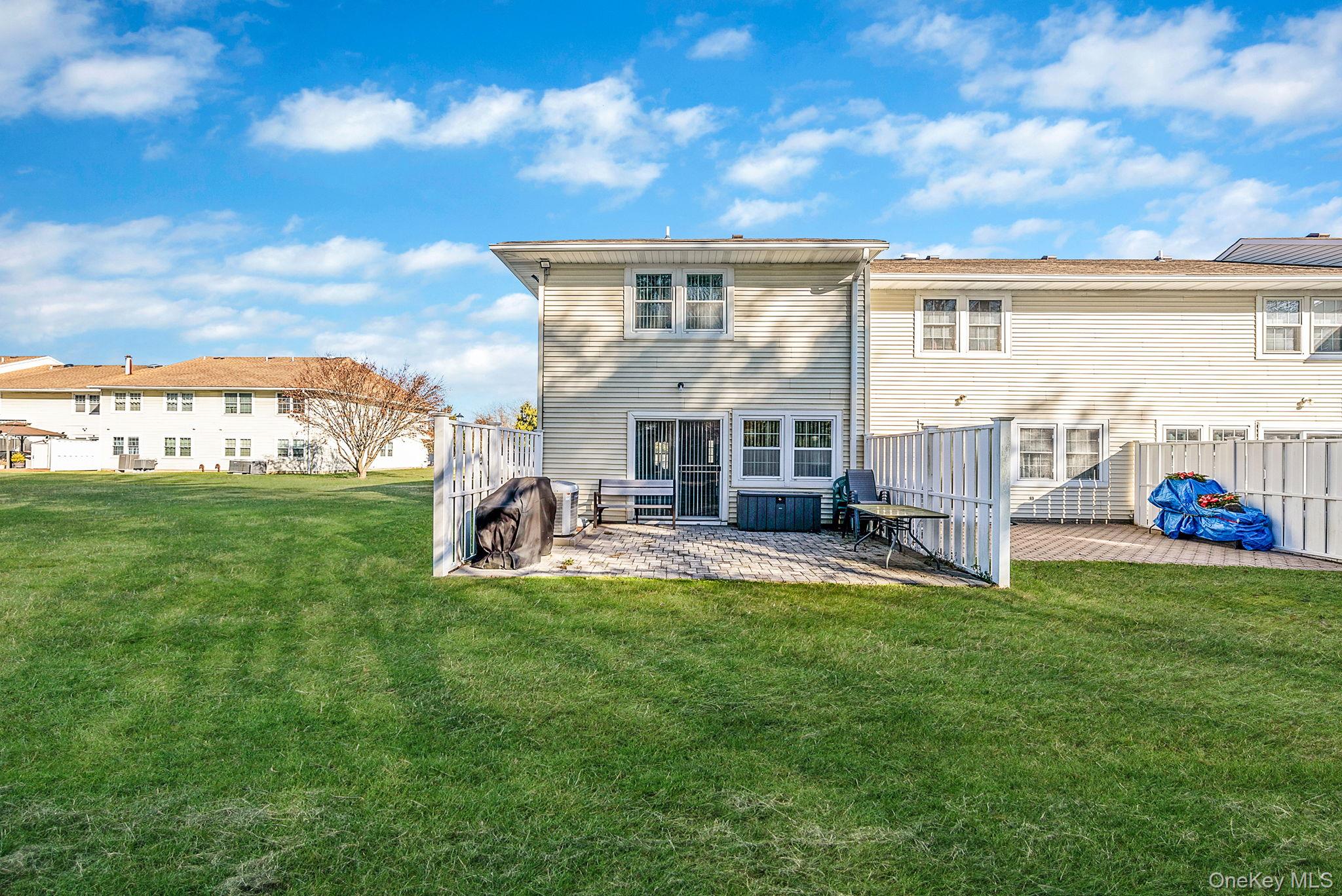 #5 photo, 11 Gazebo Lane, Holtsville , NY 11742