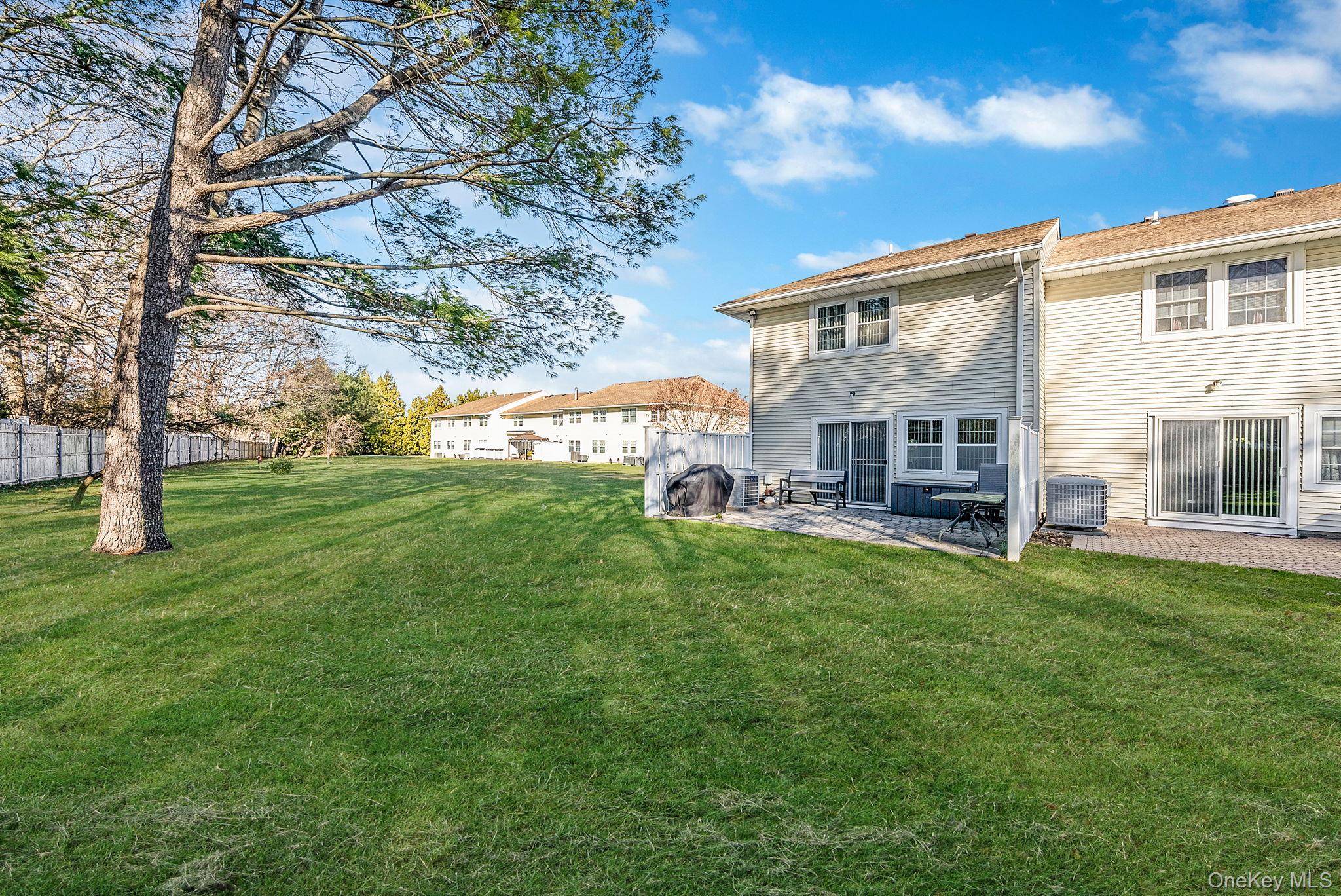 #6 photo, 11 Gazebo Lane, Holtsville , NY 11742