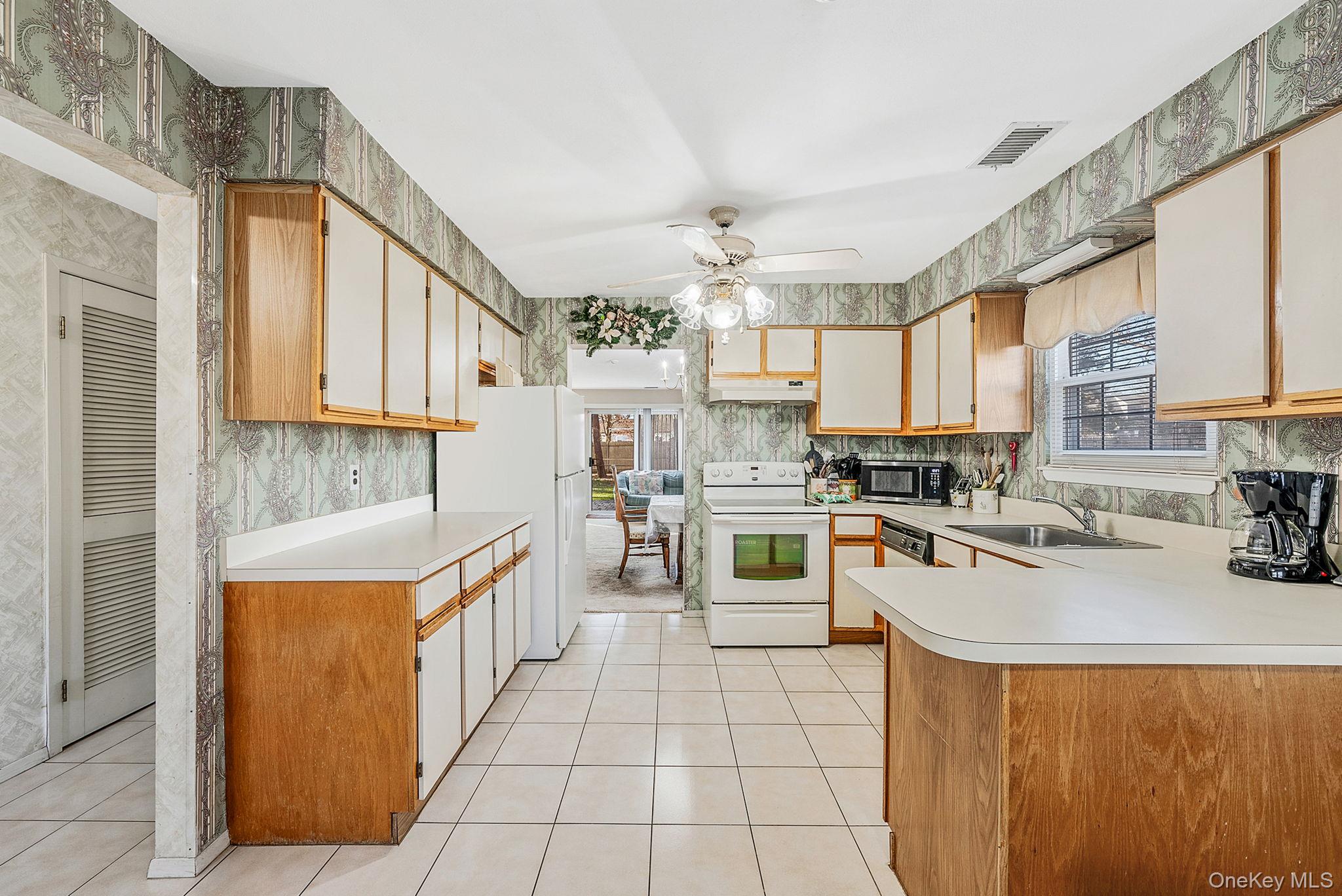 #9 photo, 11 Gazebo Lane, Holtsville , NY 11742