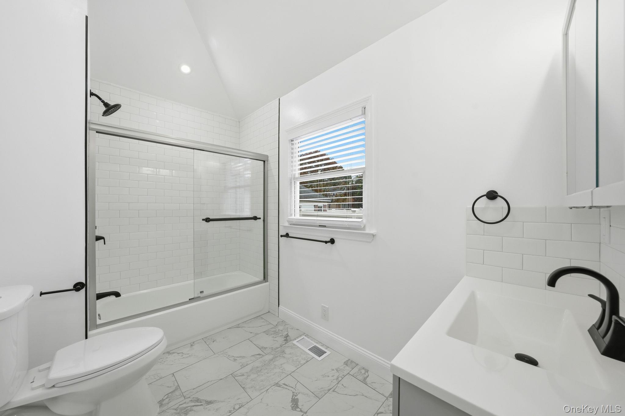 #12 photo, 2489 Beltagh Avenue, מחוז נסאו North Bellmore , NY 11710