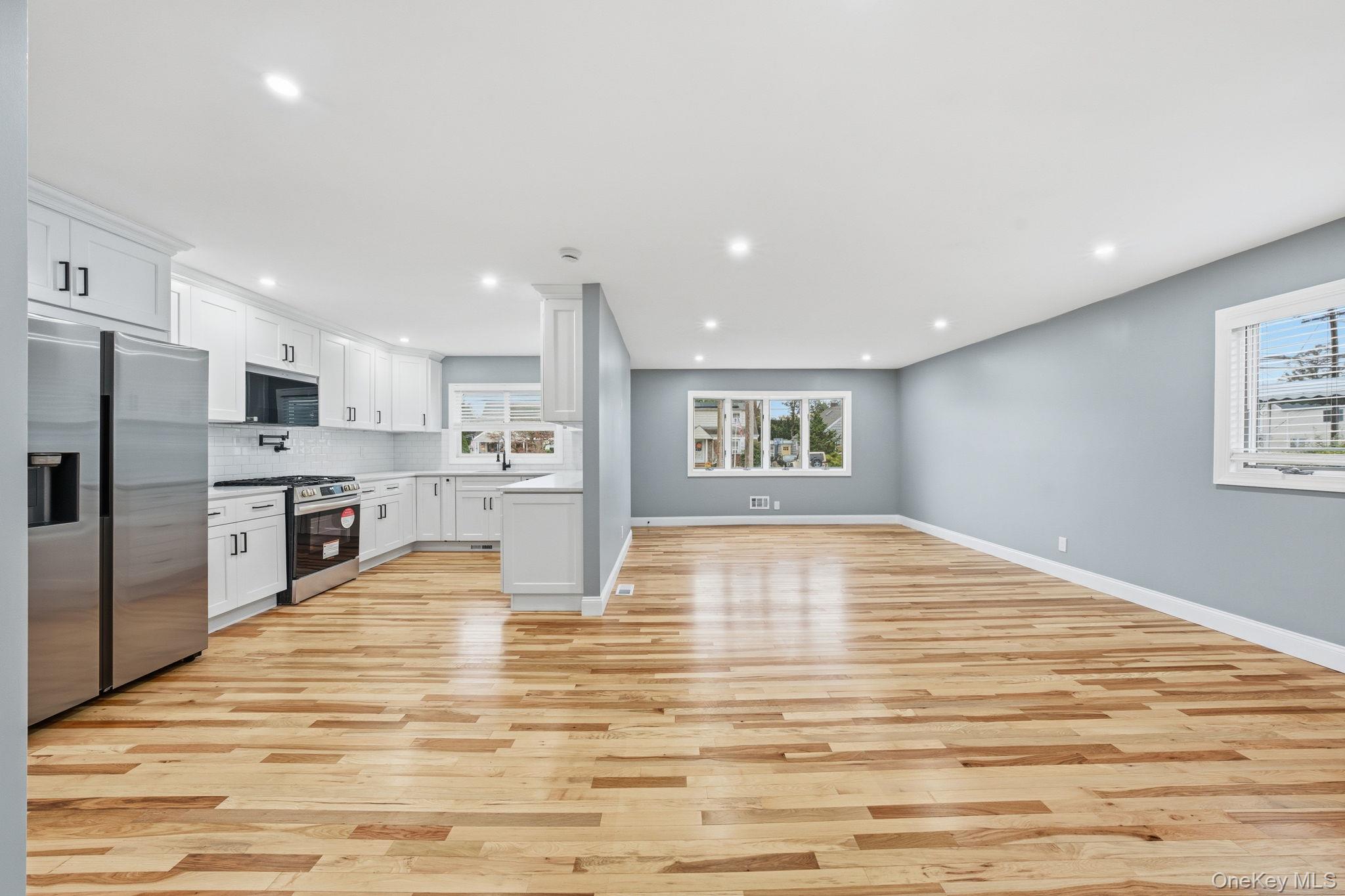 #6 photo, 2489 Beltagh Avenue, מחוז נסאו North Bellmore , NY 11710