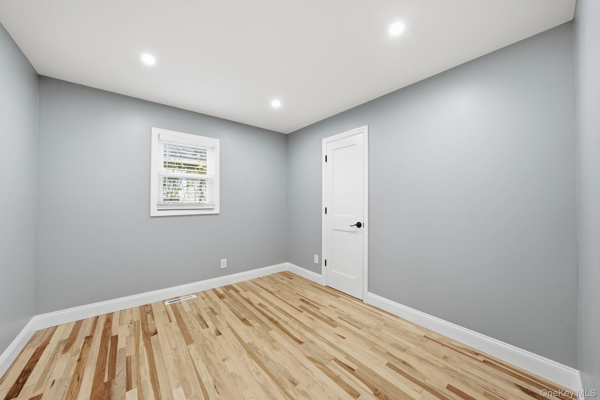 #8 photo, 2489 Beltagh Avenue, מחוז נסאו North Bellmore , NY 11710