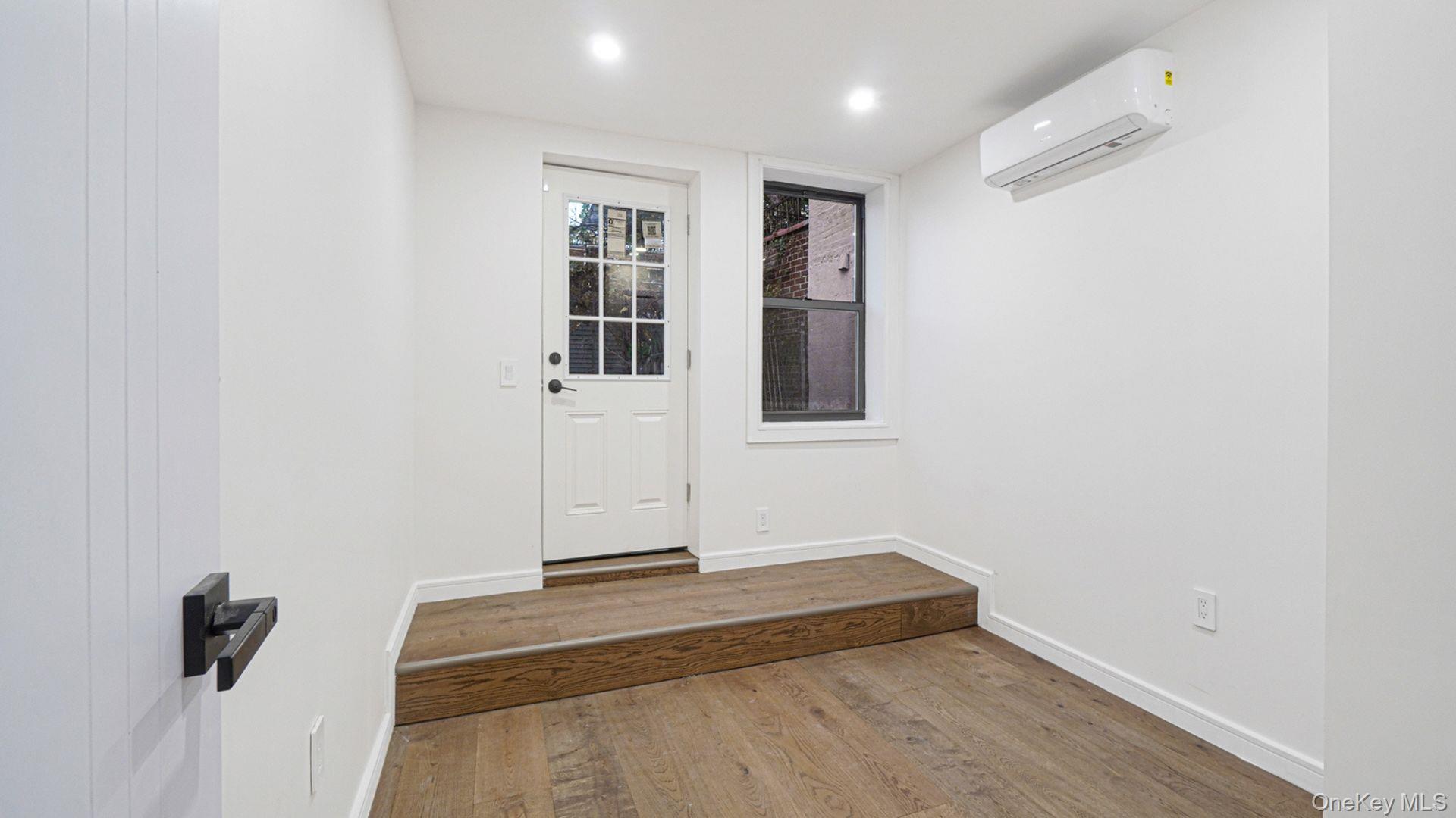 #16 photo, 1143 E 224th Street, Bronx , NY 10466