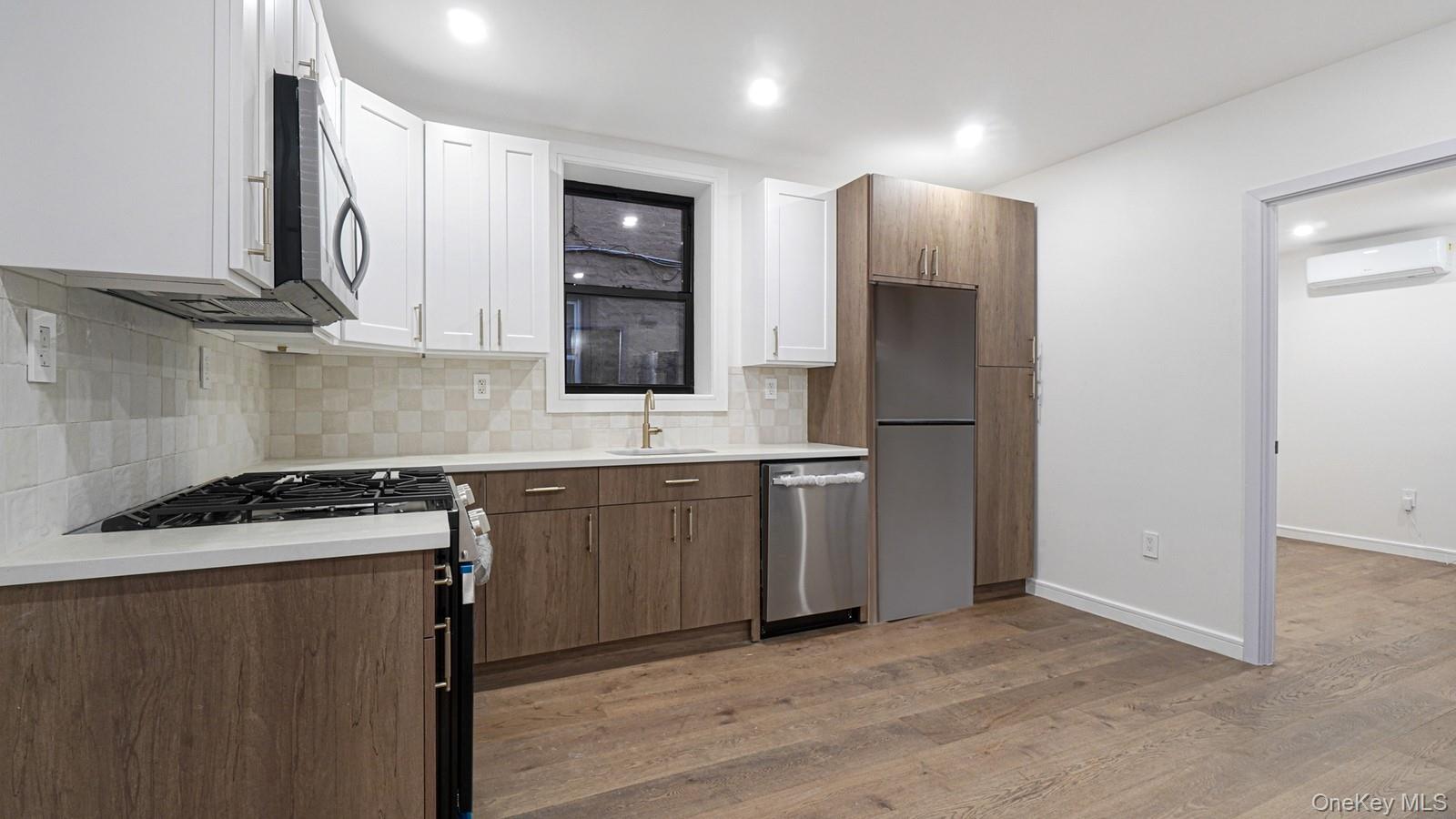 #4 photo, 1143 E 224th Street, Bronx , NY 10466