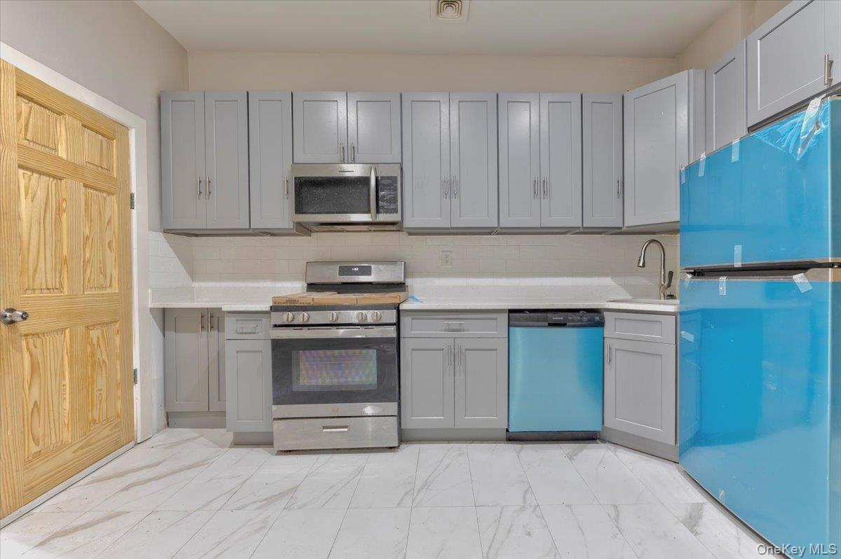 #7 photo, 1439 Zerega Avenue, Bronx , NY 10462