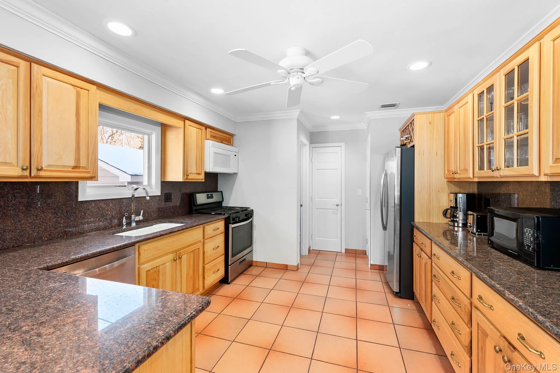 #5 photo, 13 Buttercup Lane, Westhampton , NY 11977