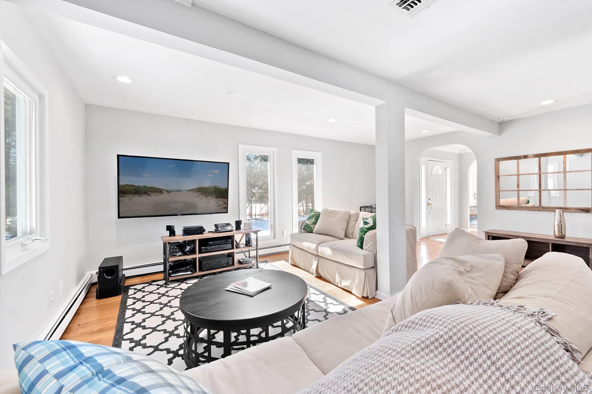 #6 photo, 13 Buttercup Lane, Westhampton , NY 11977