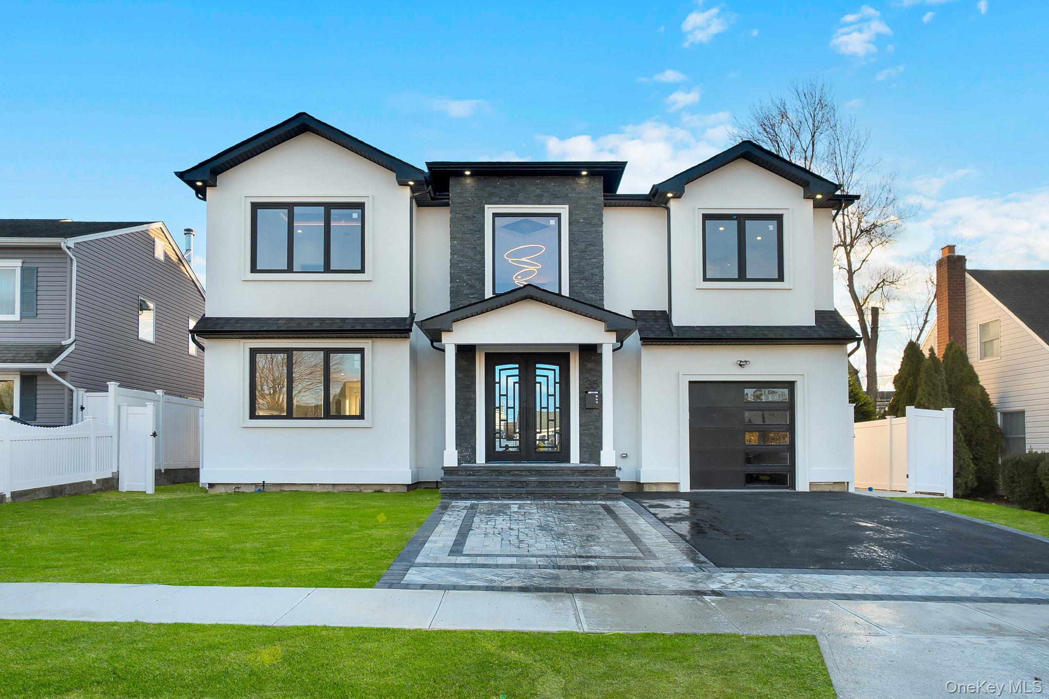 #1 photo, 35 Castle Lane, מחוז נסאו Levittown , NY 11756