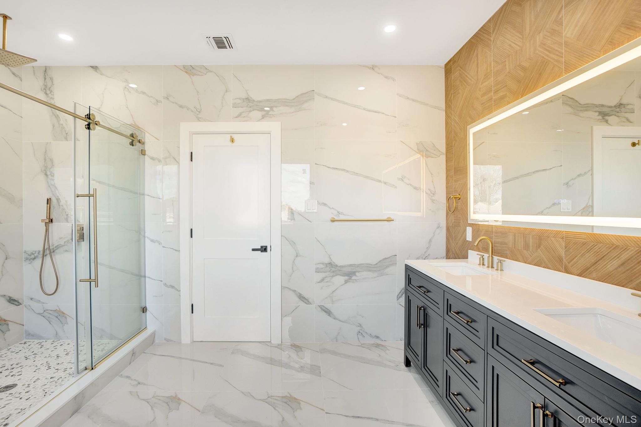 #20 photo, 35 Castle Lane, מחוז נסאו Levittown , NY 11756