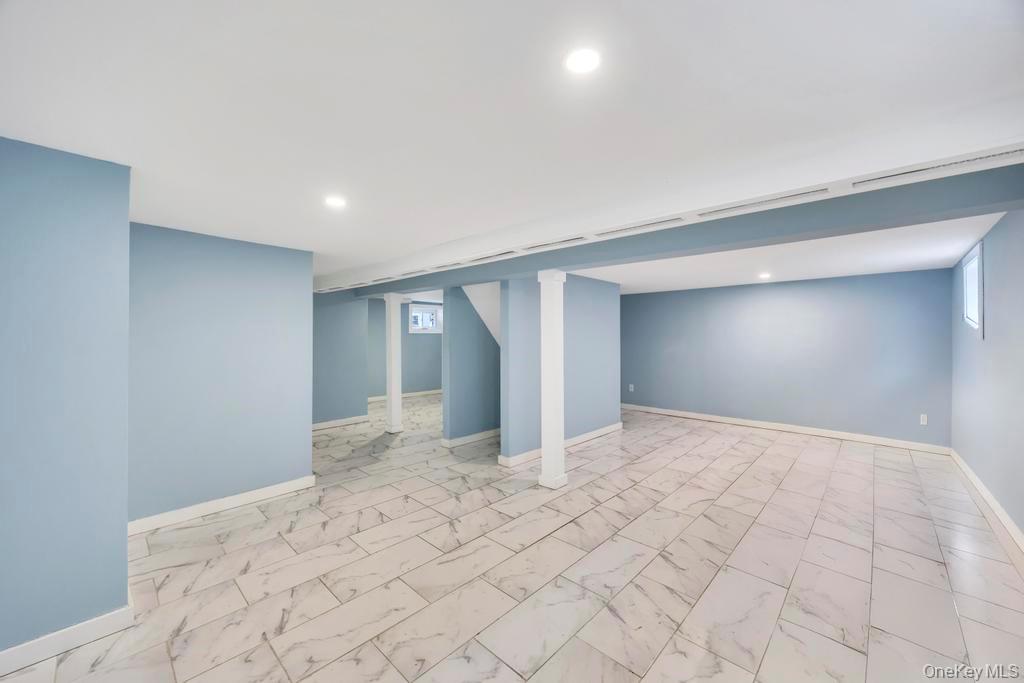 #15 photo, 847 N Clinton Avenue, Lindenhurst , NY 11757