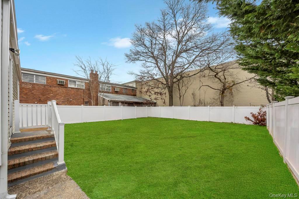 #16 photo, 847 N Clinton Avenue, Lindenhurst , NY 11757