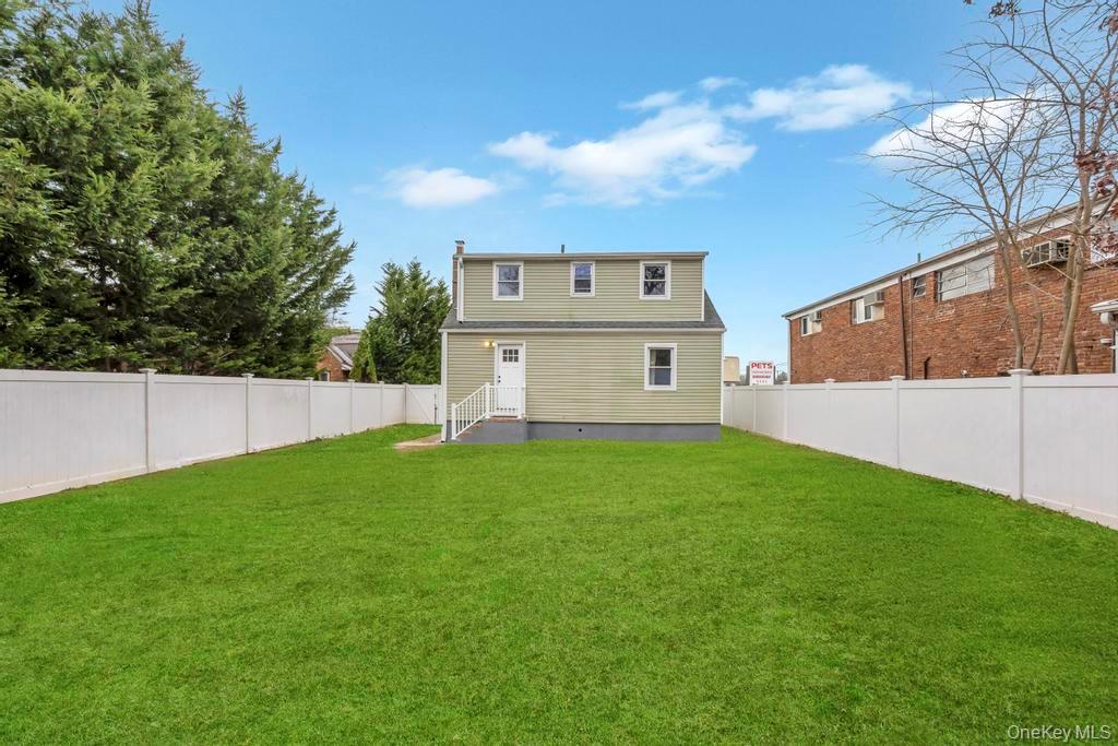 #3 photo, 847 N Clinton Avenue, Lindenhurst , NY 11757