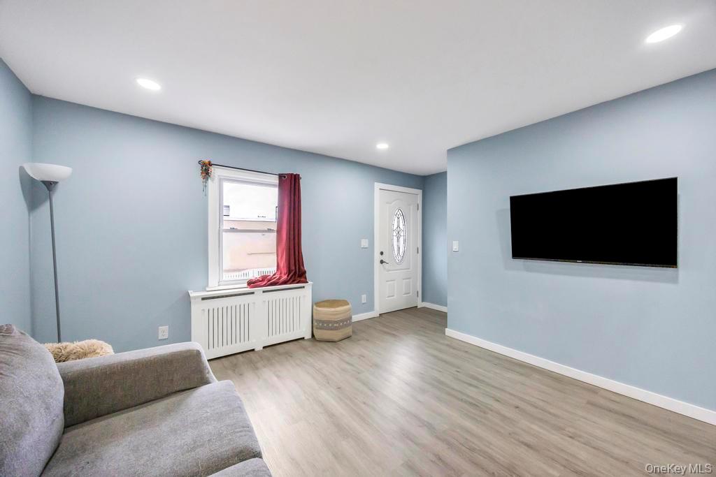 #5 photo, 847 N Clinton Avenue, Lindenhurst , NY 11757