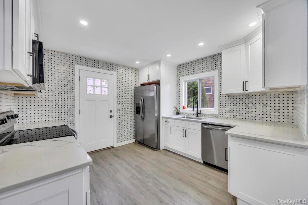 #6 photo, 847 N Clinton Avenue, Lindenhurst , NY 11757