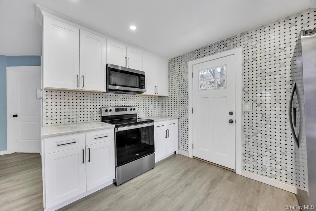 #7 photo, 847 N Clinton Avenue, Lindenhurst , NY 11757