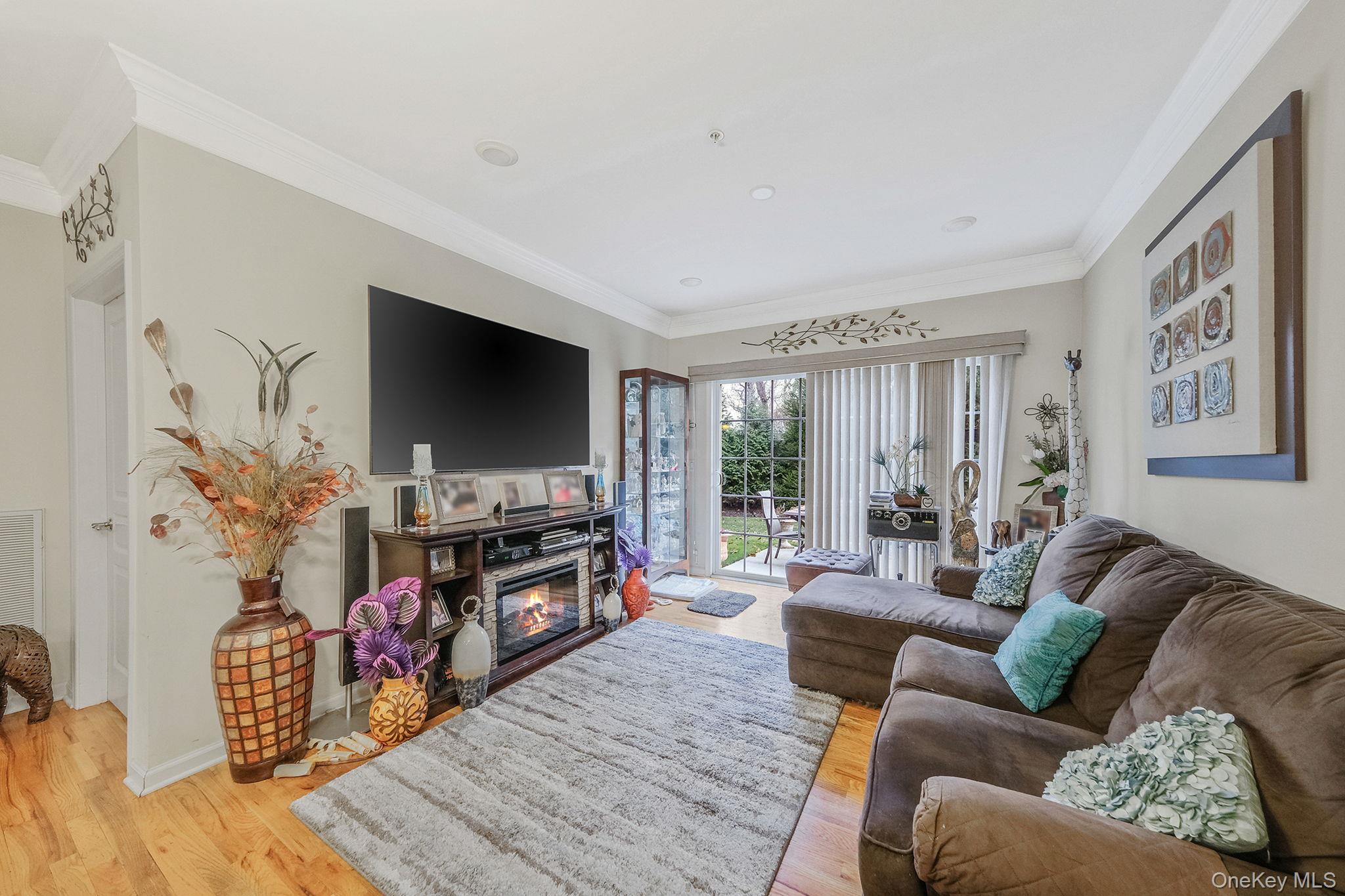 #13 photo, 119 Wildwood Circle, Holtsville , NY 11742