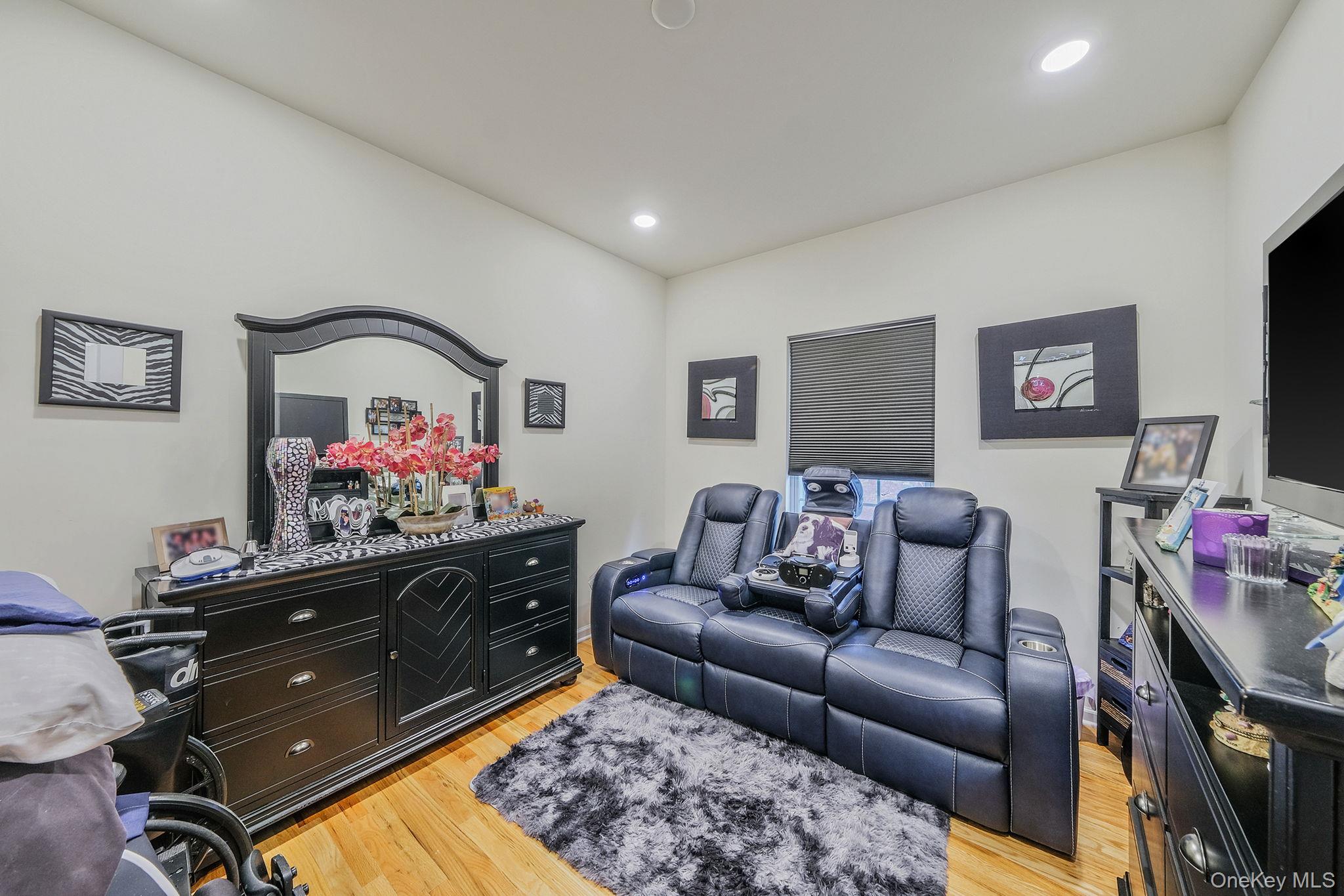 #18 photo, 119 Wildwood Circle, Holtsville , NY 11742