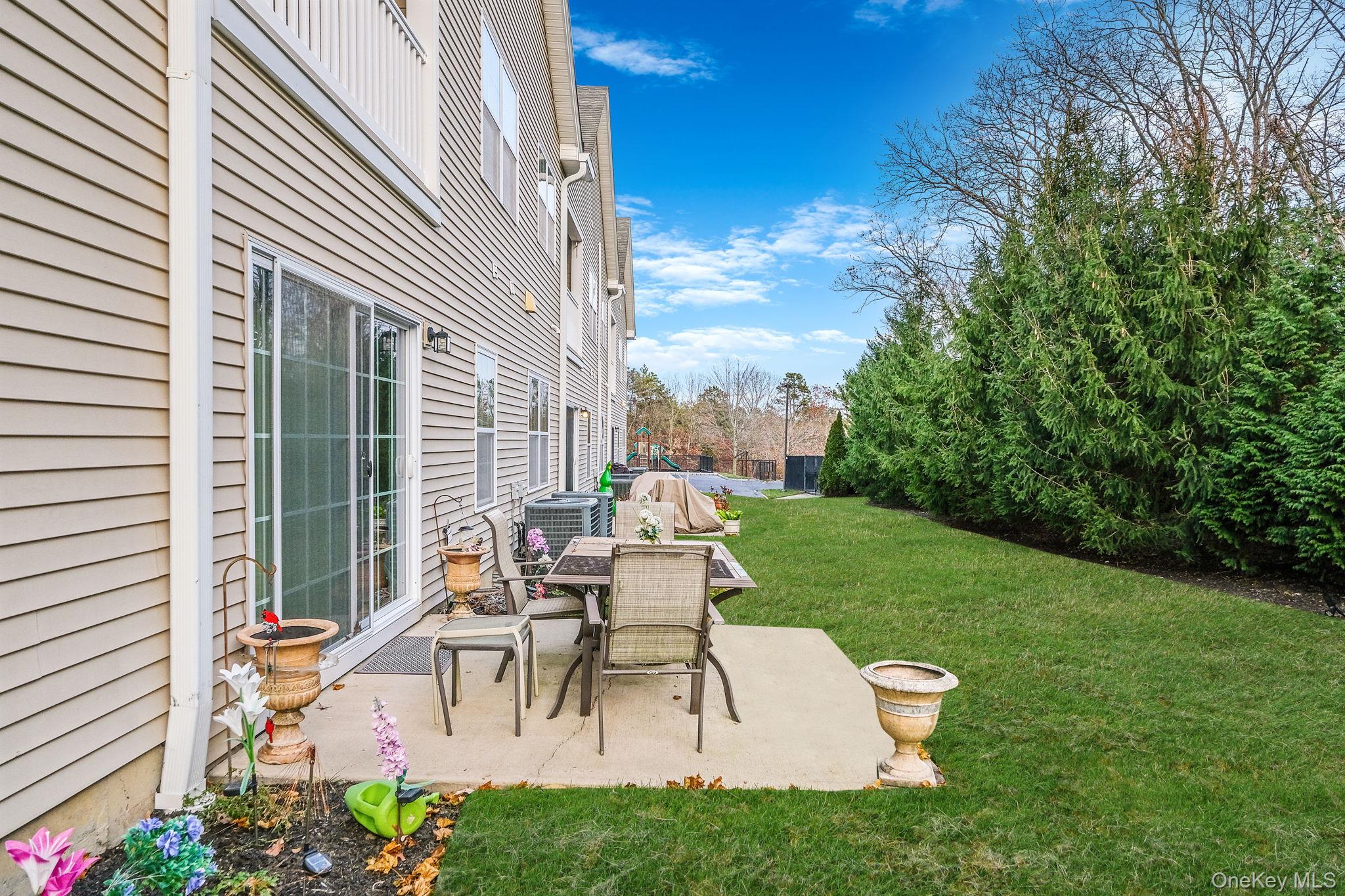 #4 photo, 119 Wildwood Circle, Holtsville , NY 11742