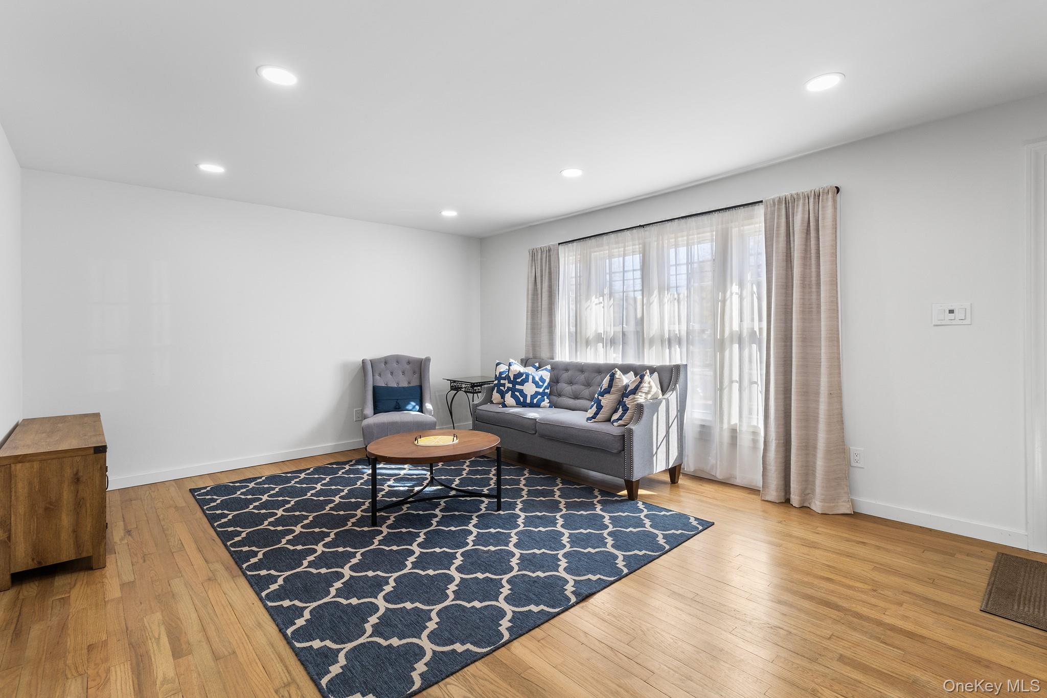 #3 photo, 403 15th Street, West Babylon , NY 11704