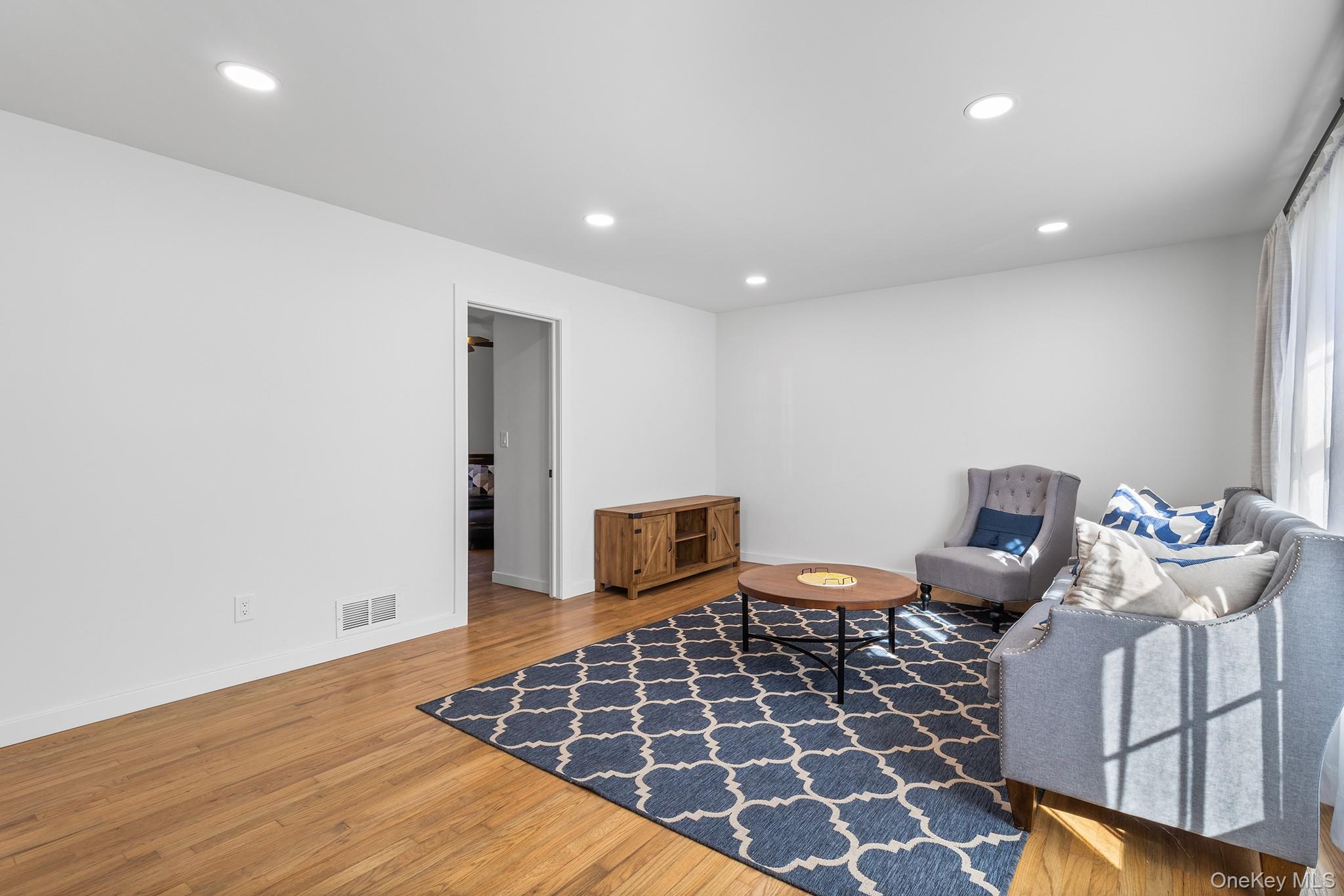 #4 photo, 403 15th Street, West Babylon , NY 11704