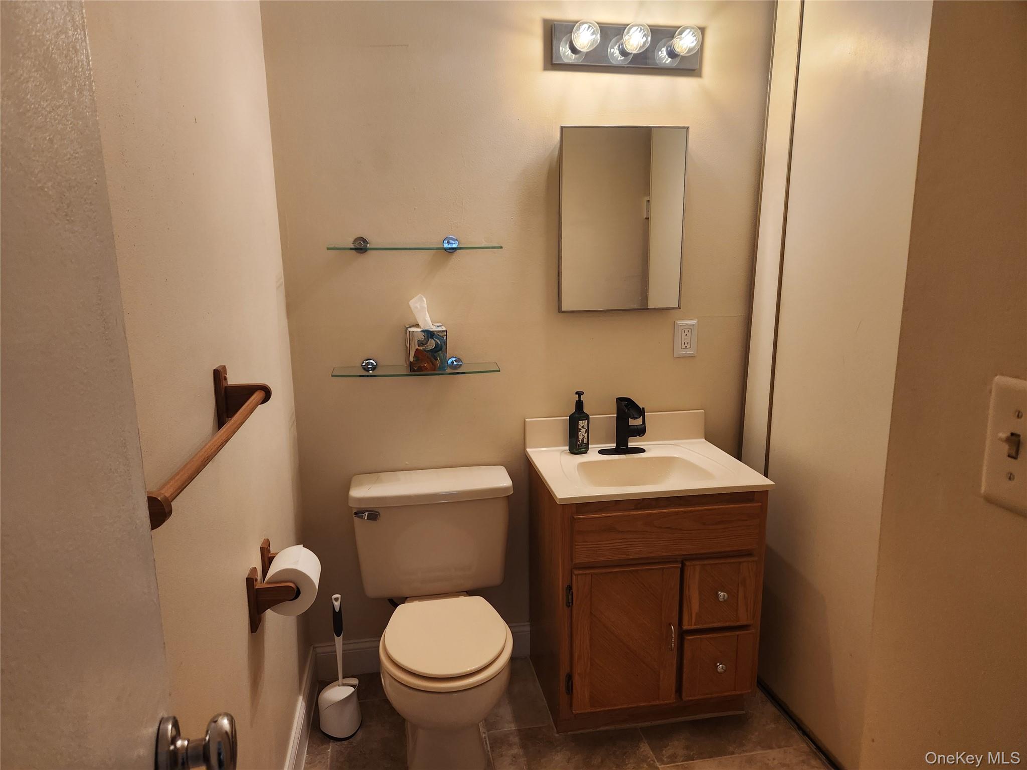 #12 photo, 334 Artist Lake Drive, Middle Island , NY 11953