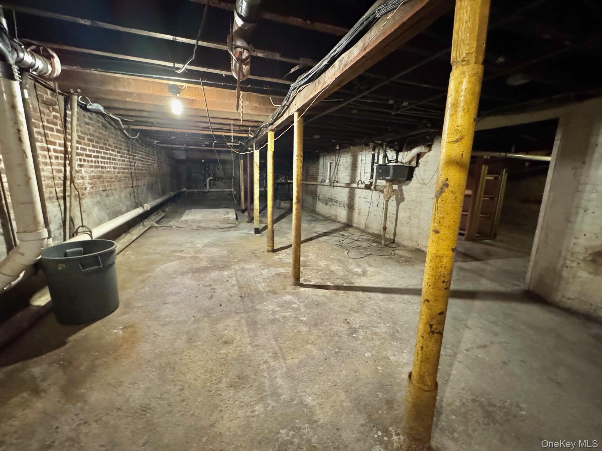 #3 photo, 2600-2610 Pettit Avenue, 長島 Bellmore , NY 11710