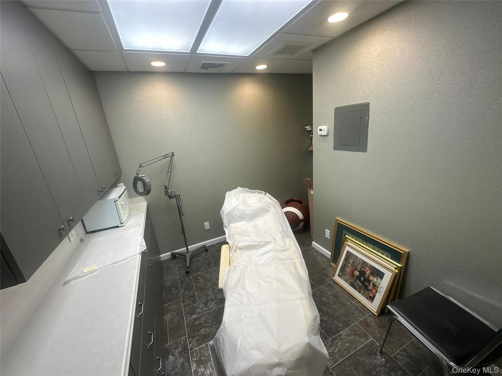 #17 photo, 135 Rockaway Turnpike, מחוז נסאו Lawrence , NY 11559