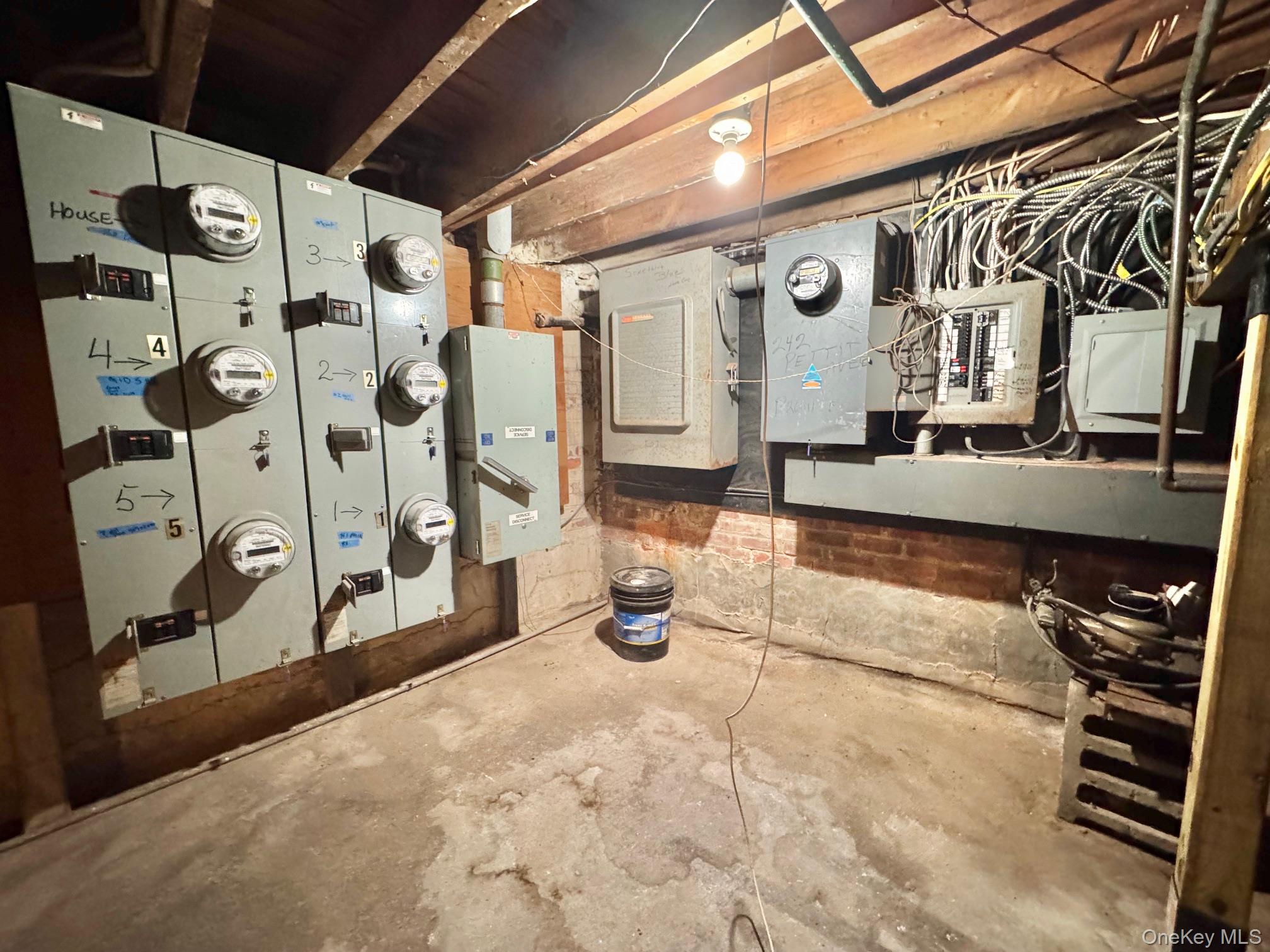 #8 photo, 2600-2610 Pettit Avenue, 長島 Bellmore , NY 11710