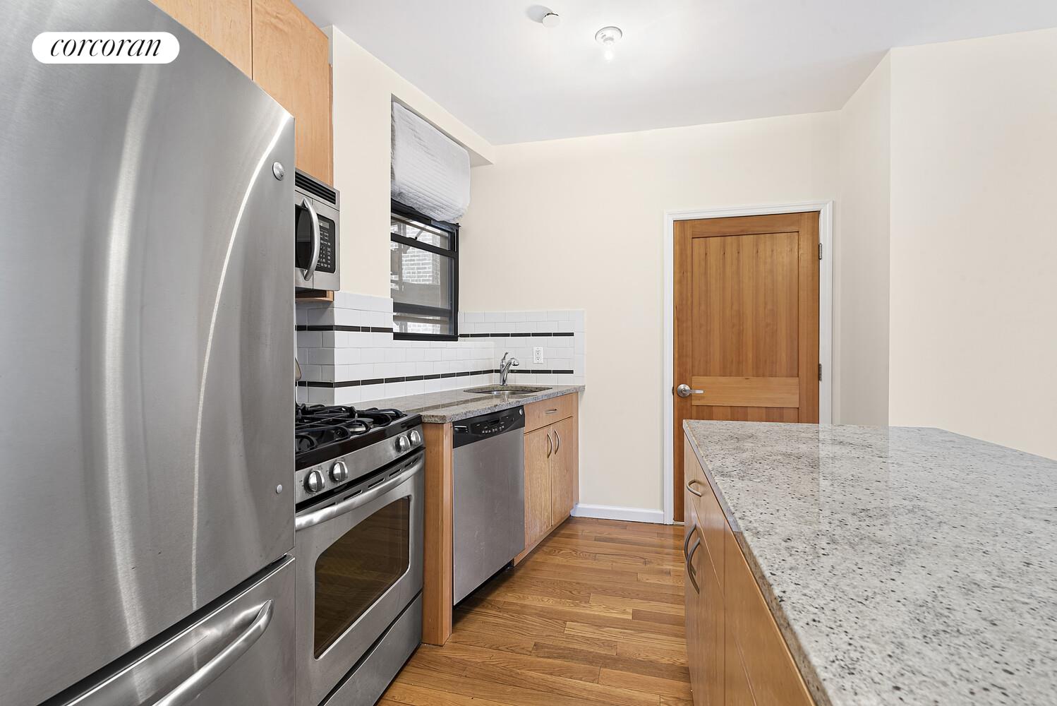 #1 photo, 250 MANHATTAN Avenue, מנהטן South Harlem , NY 10026