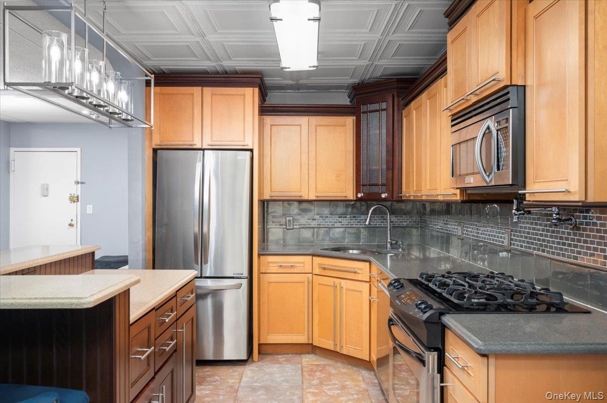 #12 photo, 480 Halstead Avenue, Harrison , NY 10528