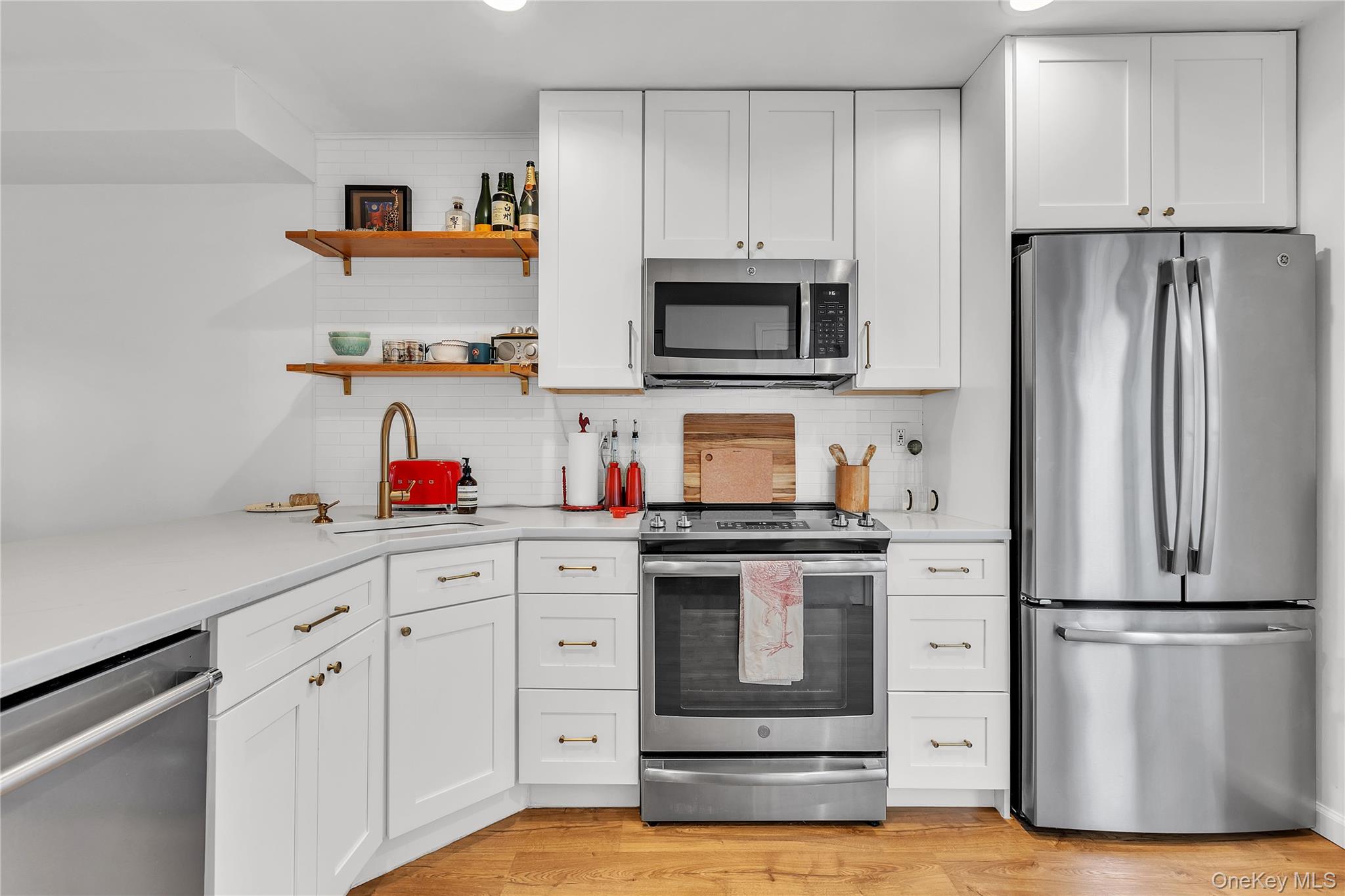 #8 photo, 302 Park Ridge Lane, White Plains , NY 10603