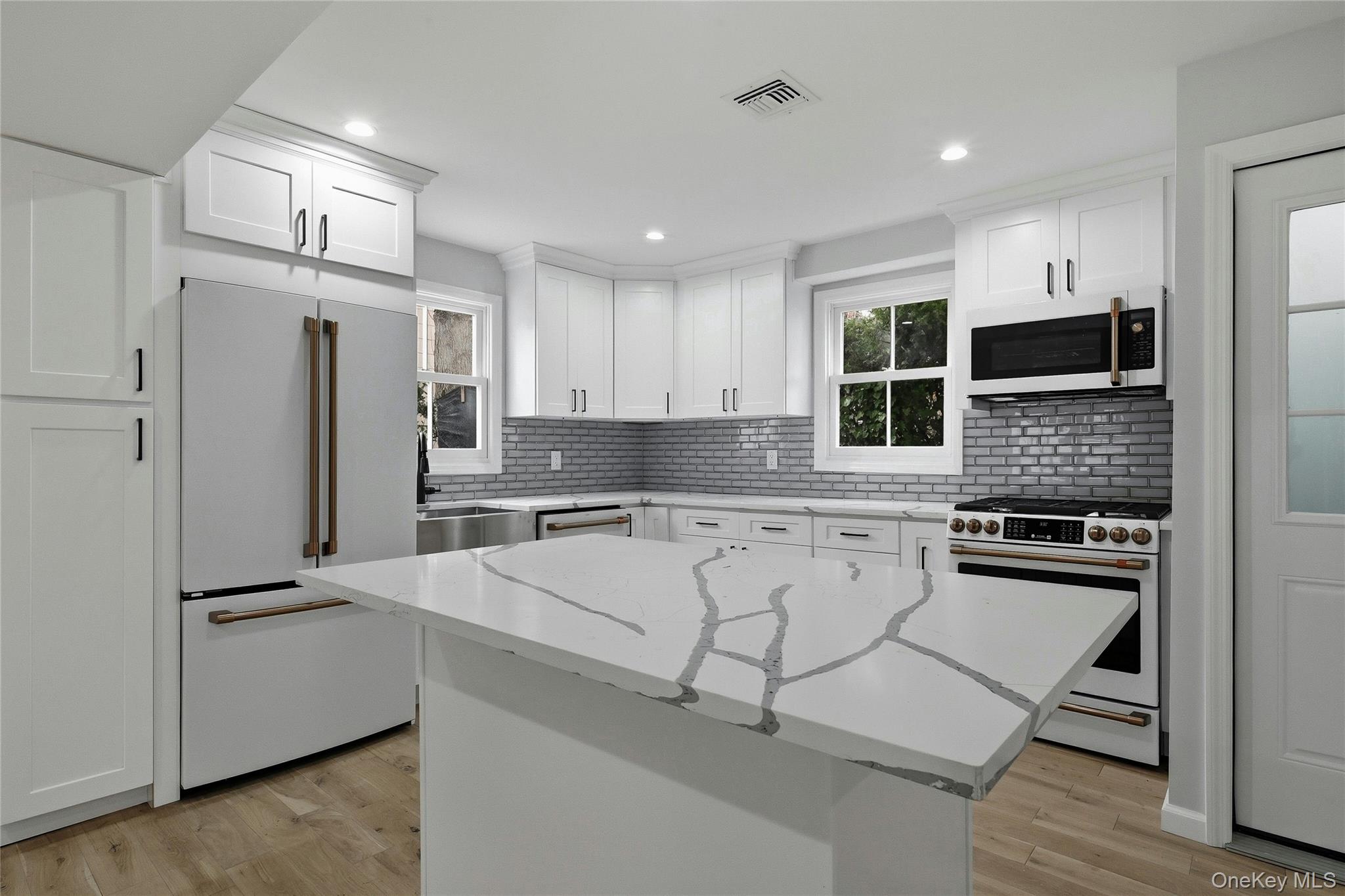 #10 photo, 17 Tatterson Street, Roslyn , NY 11576