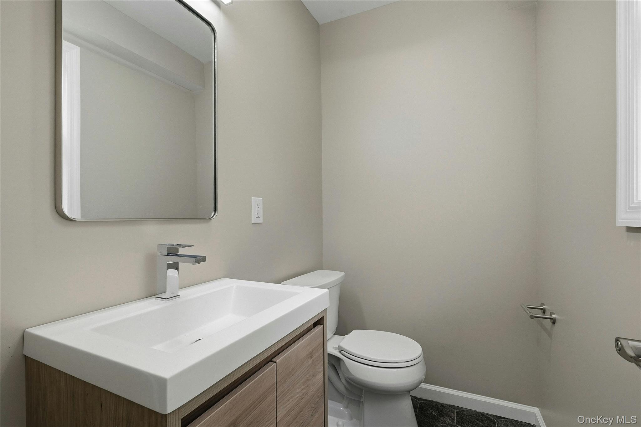 #12 photo, 17 Tatterson Street, Roslyn , NY 11576