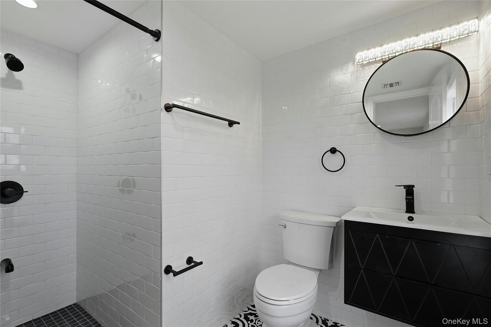 #13 photo, 17 Tatterson Street, Roslyn , NY 11576