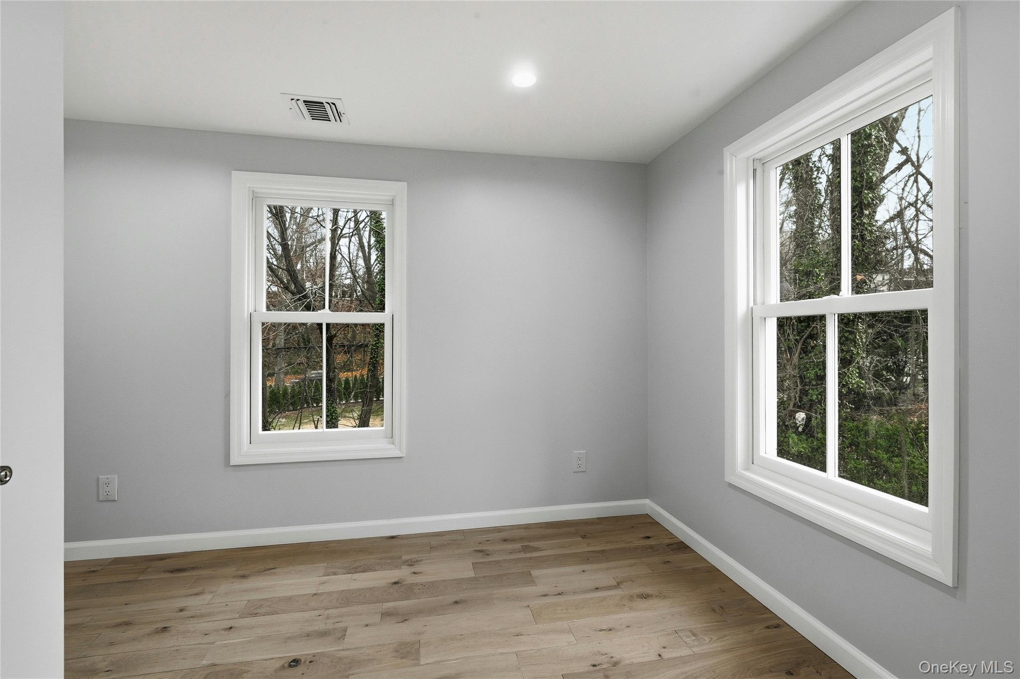 #14 photo, 17 Tatterson Street, Roslyn , NY 11576