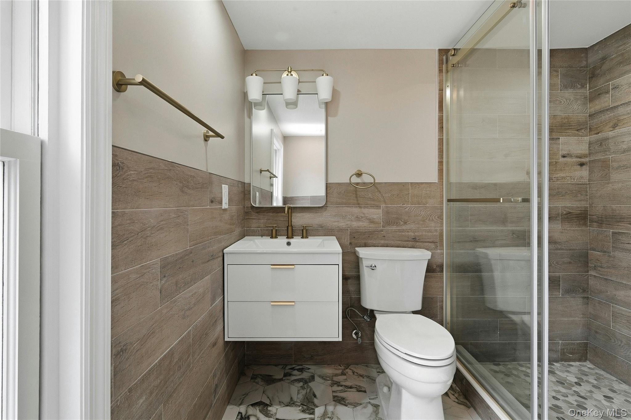 #15 photo, 17 Tatterson Street, Roslyn , NY 11576