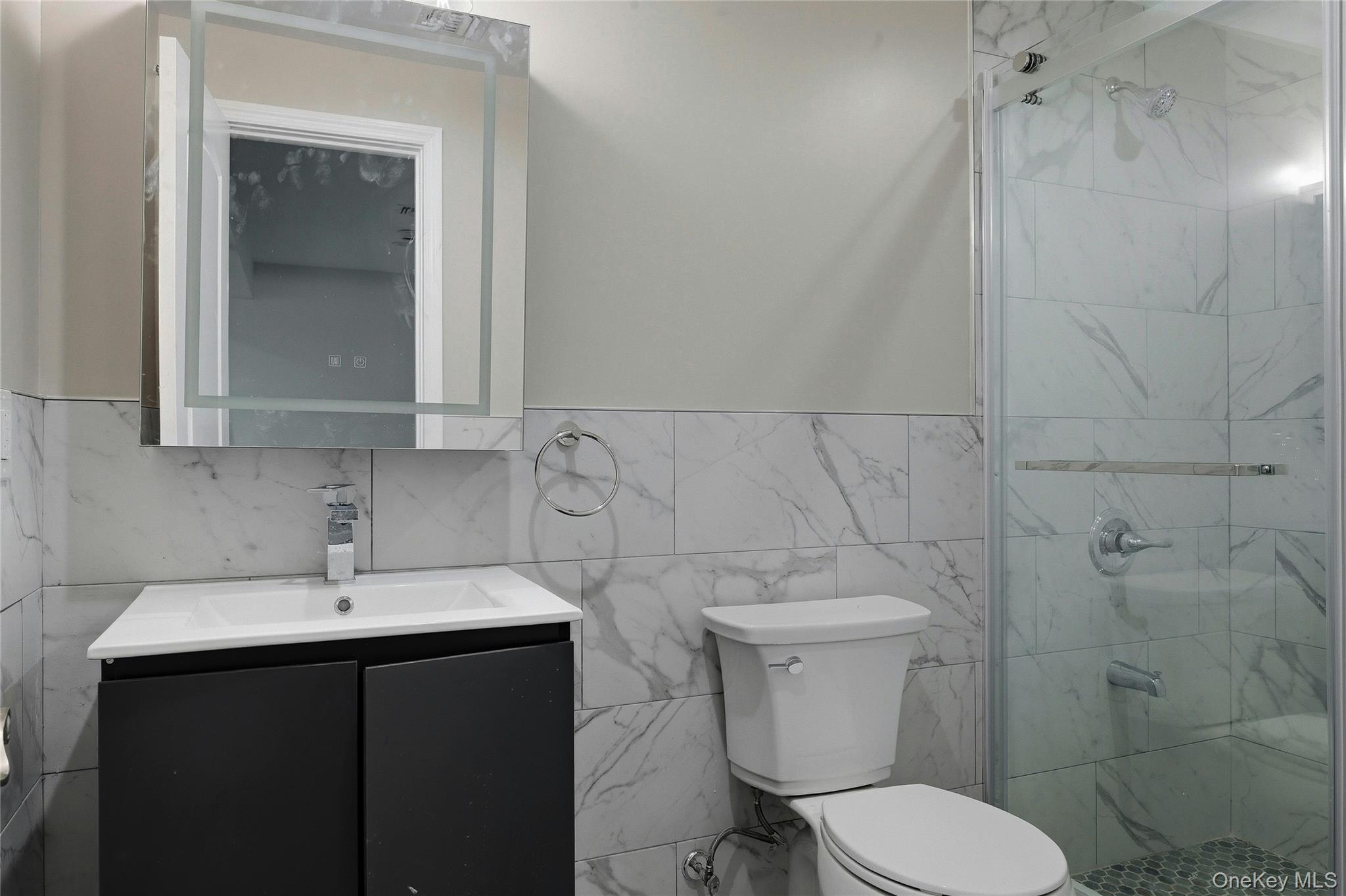 #18 photo, 17 Tatterson Street, Roslyn , NY 11576