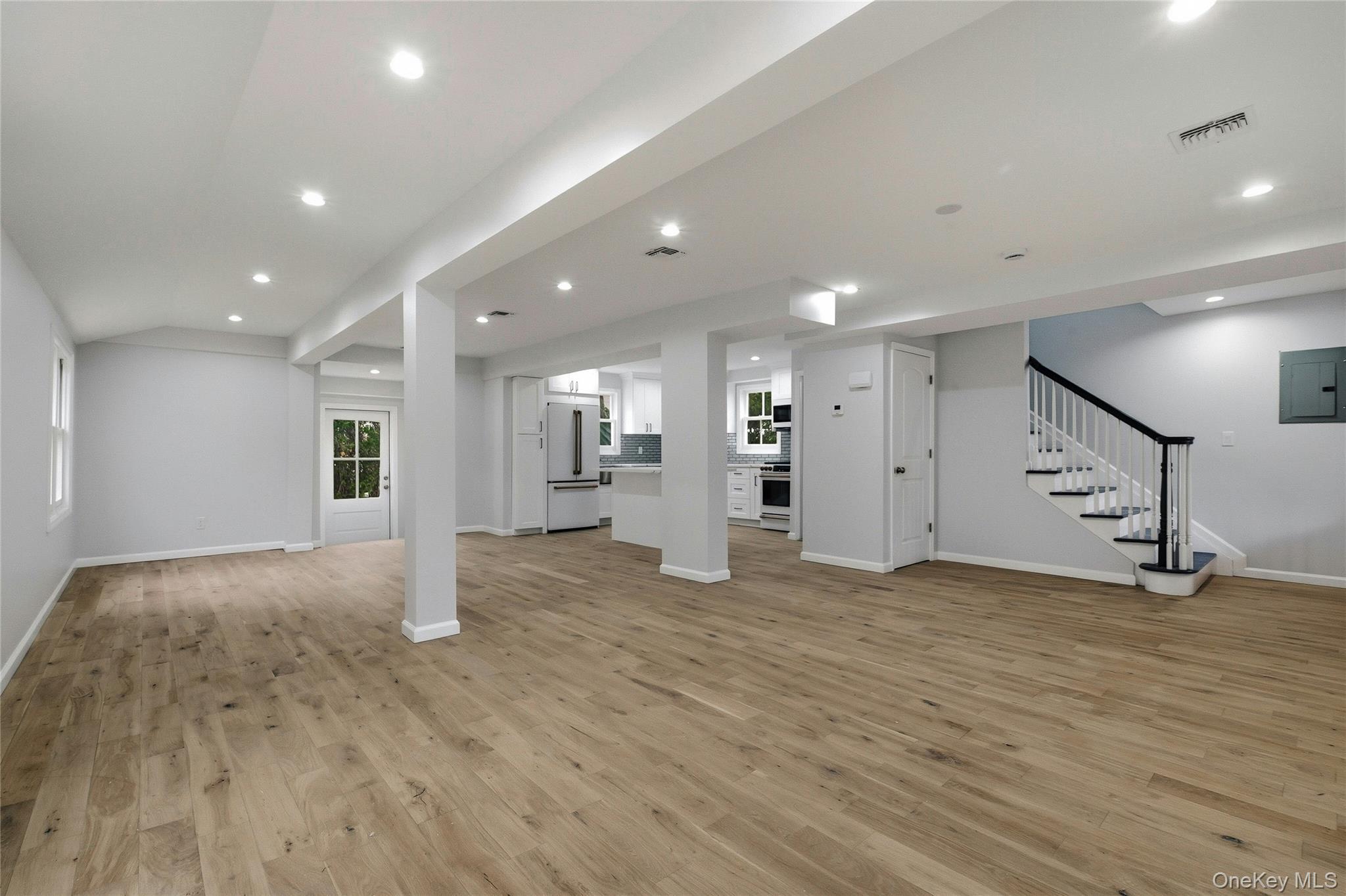 #8 photo, 17 Tatterson Street, Roslyn , NY 11576