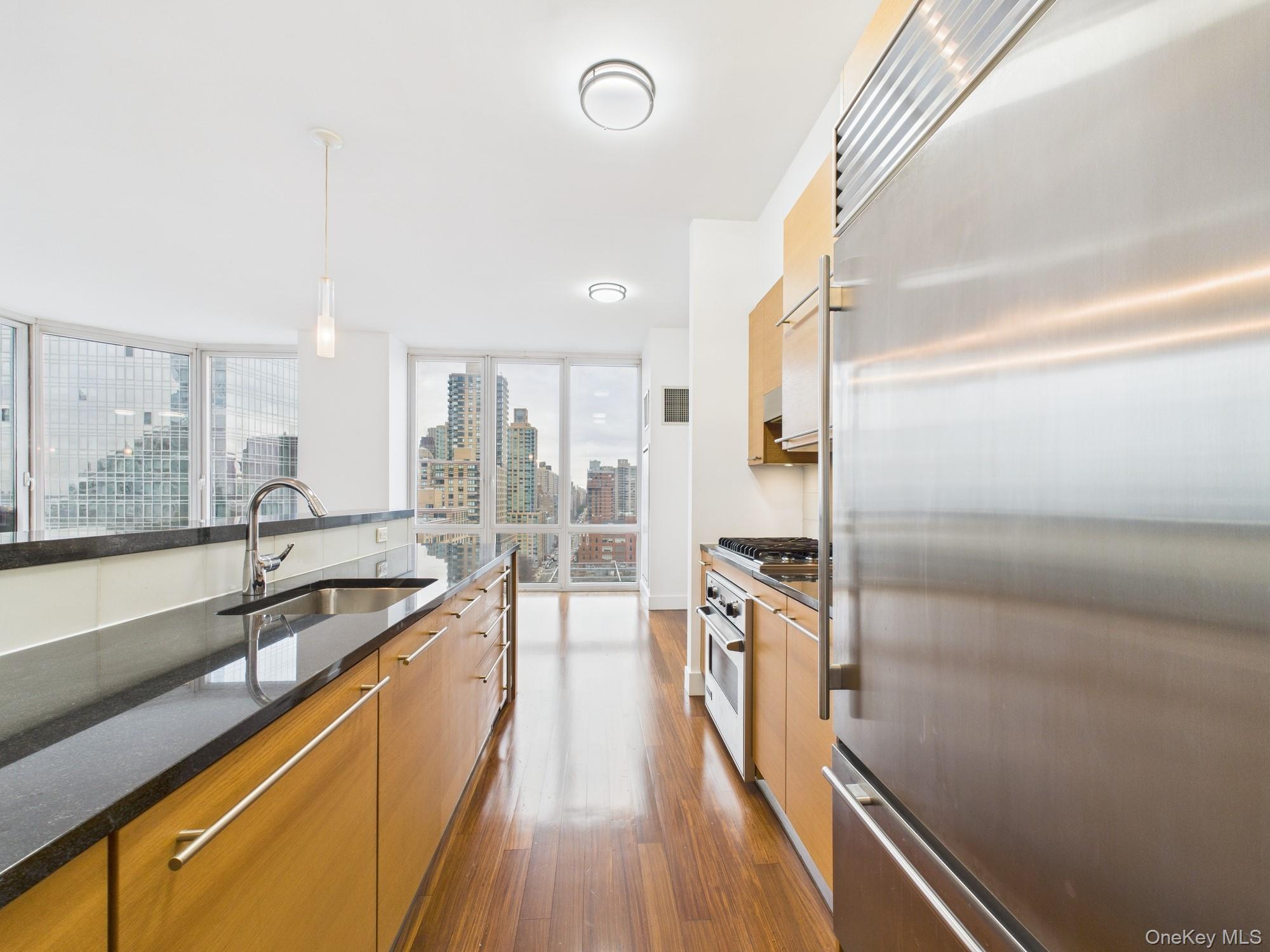 #10 photo, 10 W End Avenue, New York (Manhattan) , NY 10023