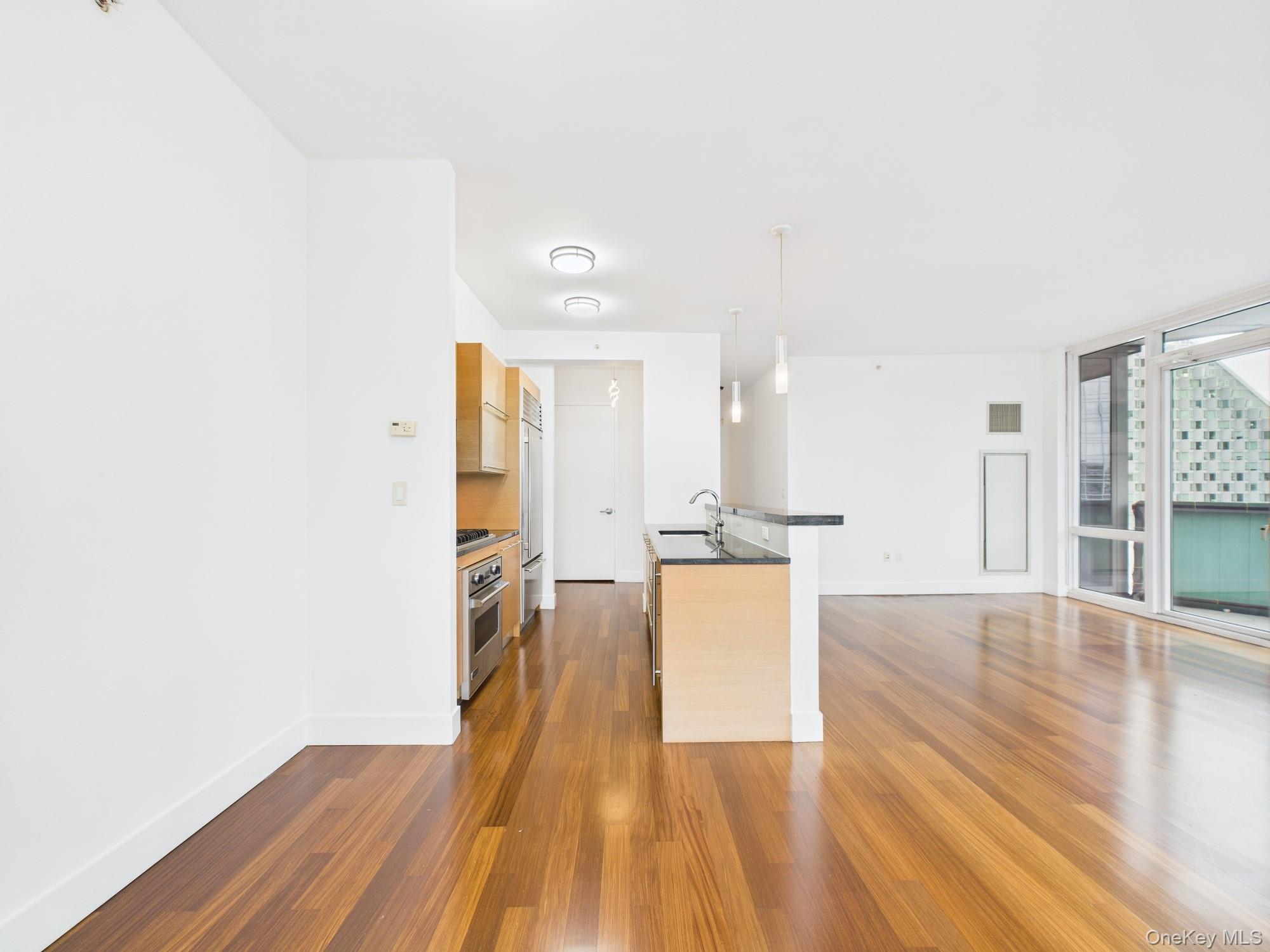 #11 photo, 10 W End Avenue, New York (Manhattan) , NY 10023