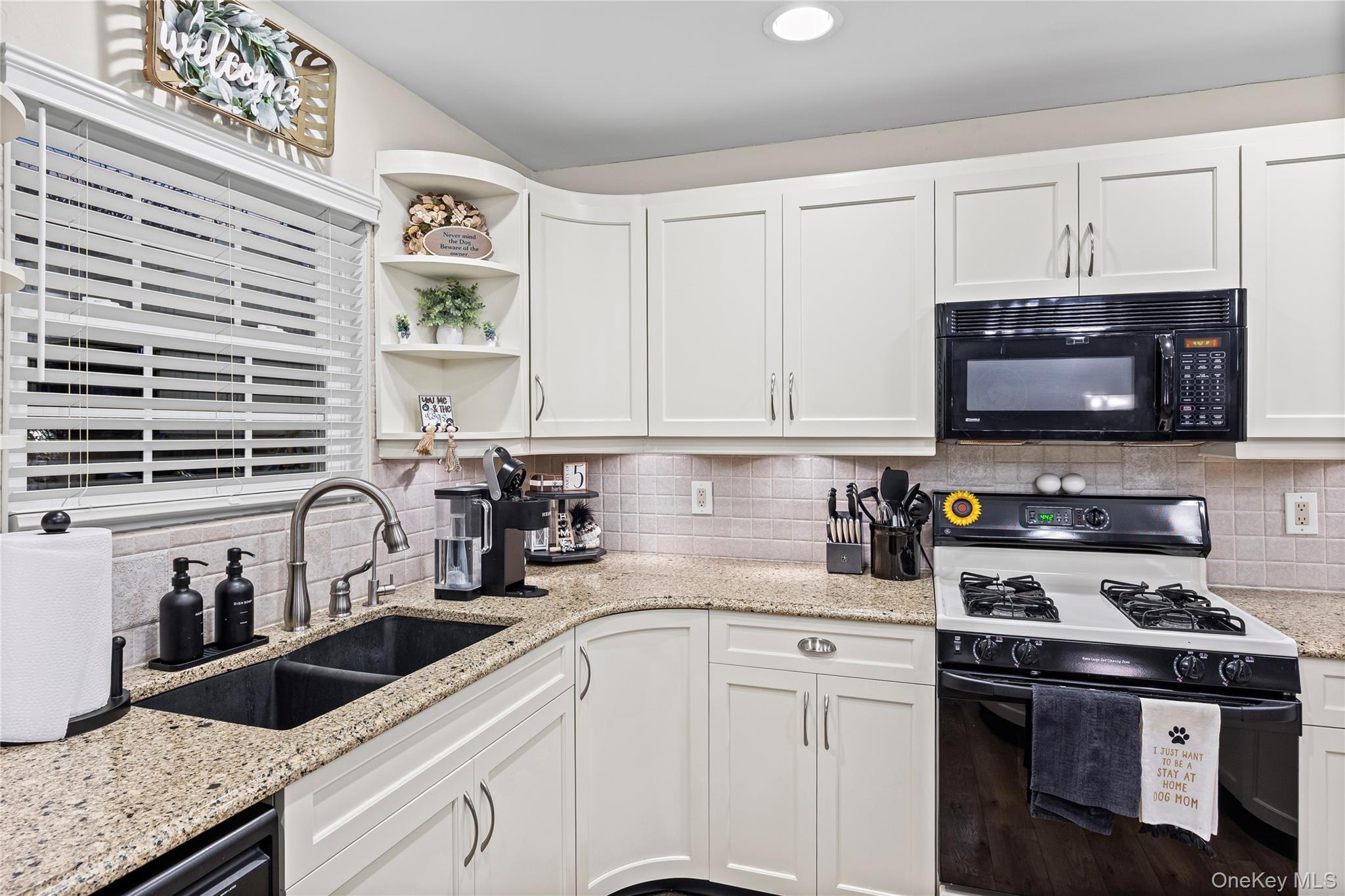 #3 photo, 45 Jackson Street, מחוז סאפוק East Islip , NY 11730