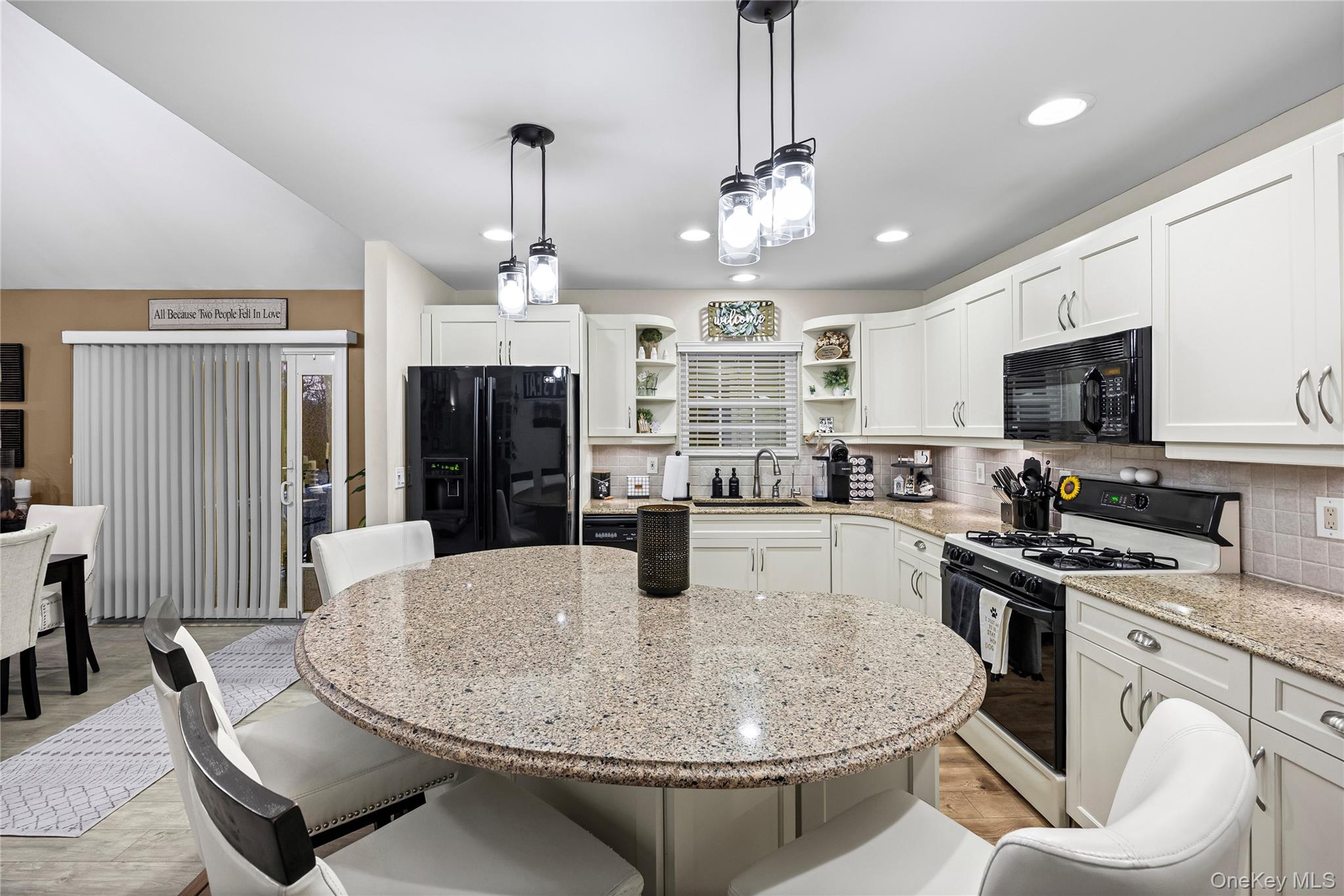 #4 photo, 45 Jackson Street, מחוז סאפוק East Islip , NY 11730