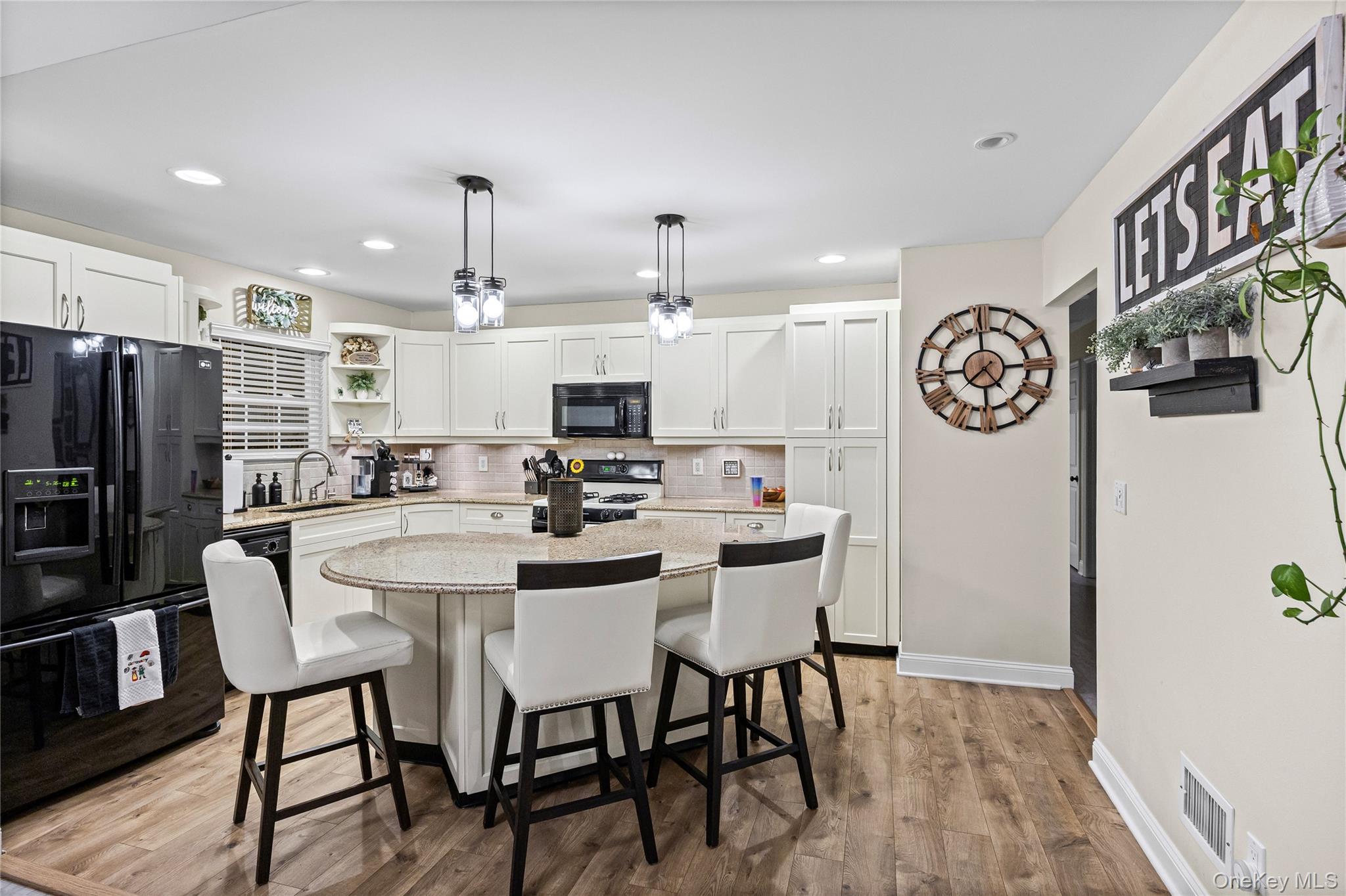 #6 photo, 45 Jackson Street, מחוז סאפוק East Islip , NY 11730