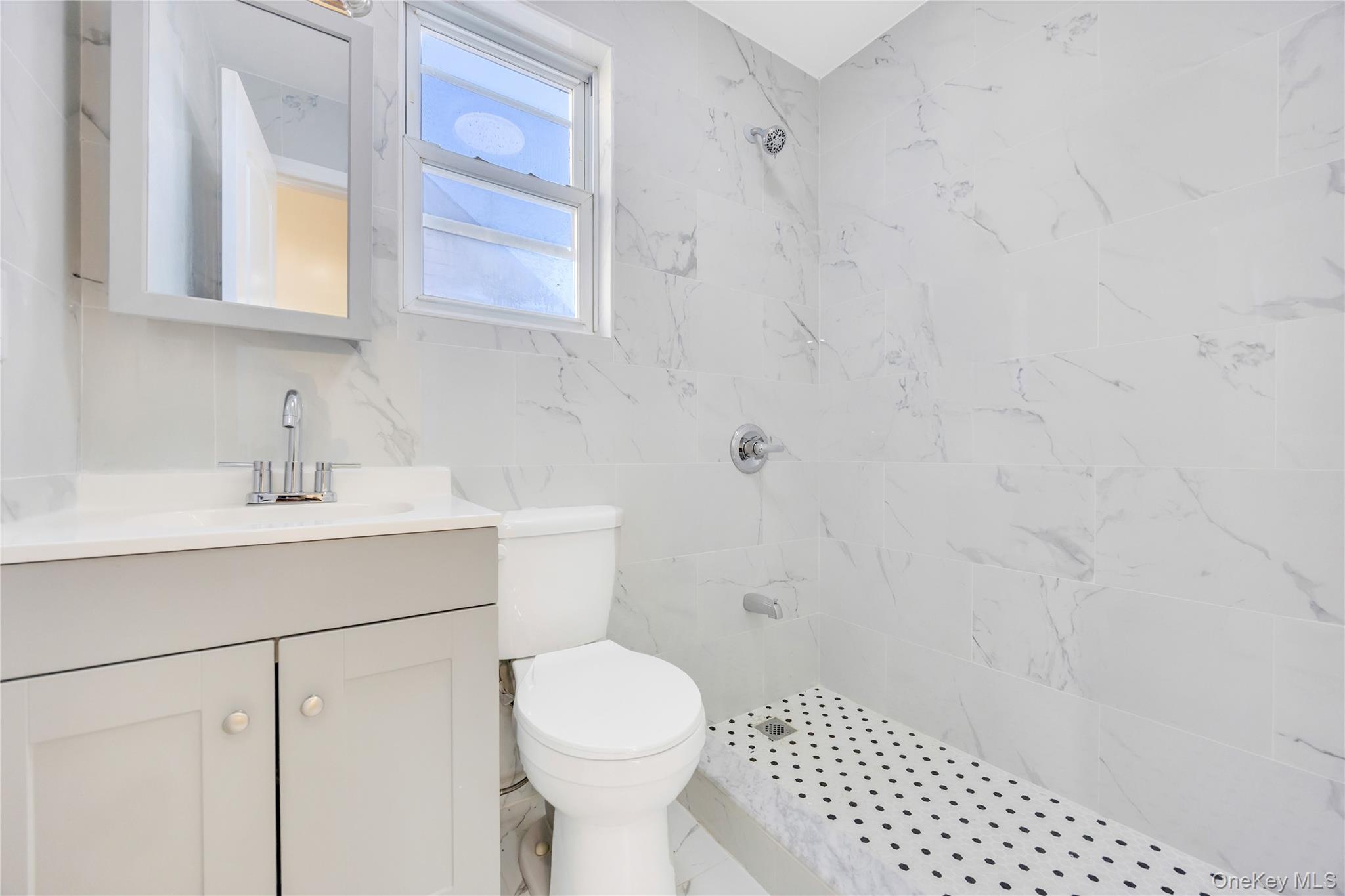 #14 photo, 100-35 204th Street, كوينز Hollis , NY 11423