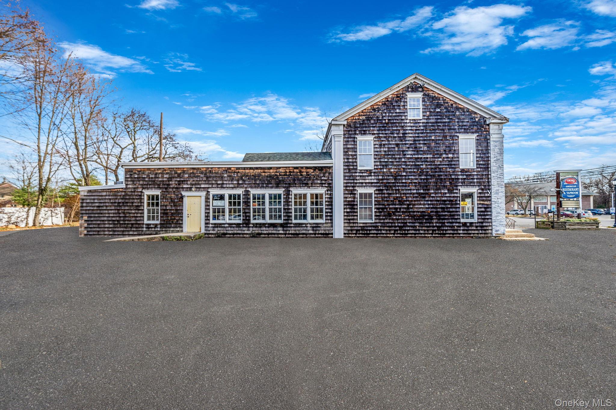 #2 photo, 605 Route 25A, 東長島 Rocky Point , NY 11778