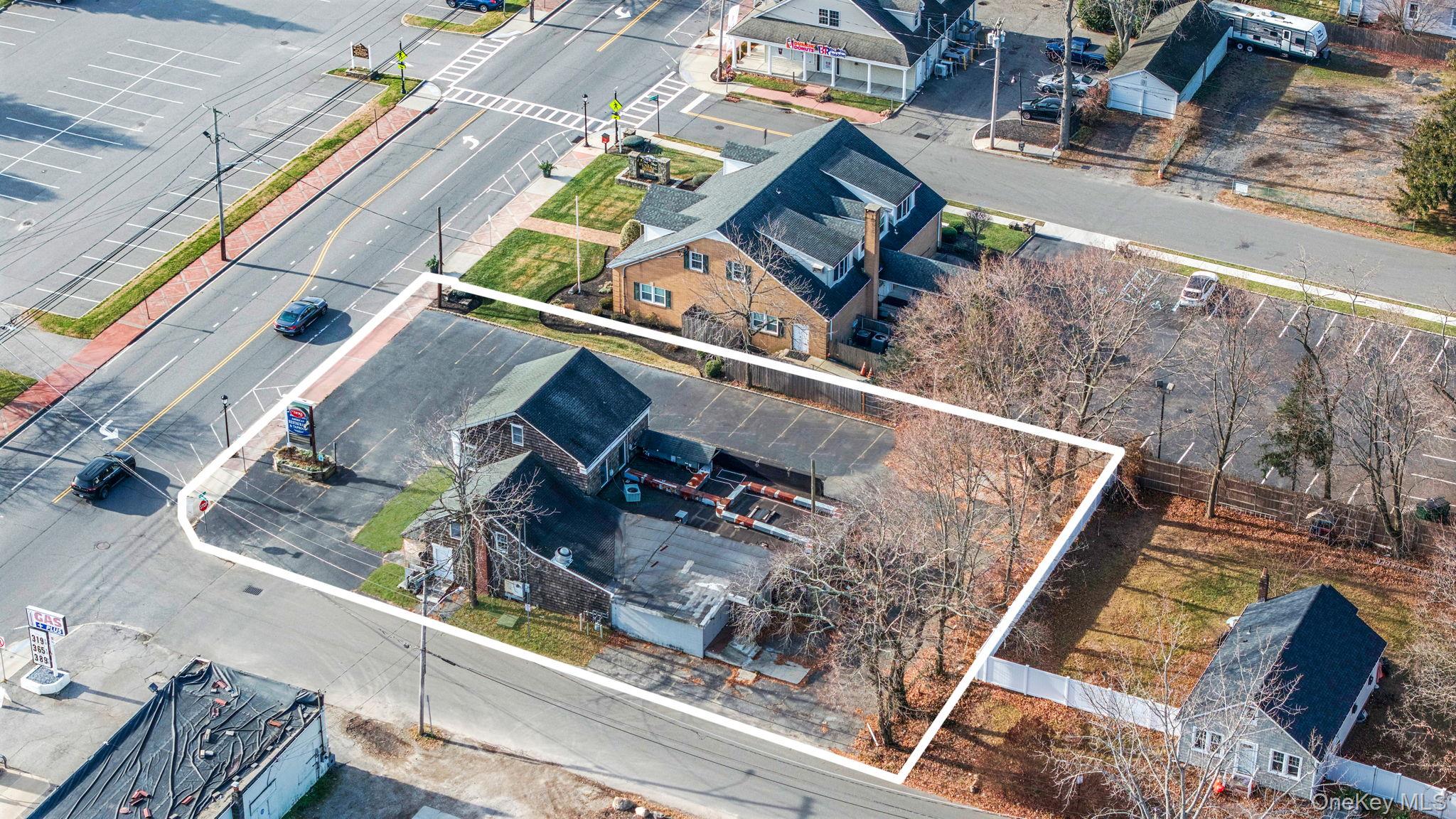 #4 photo, 605 Route 25A, 東長島 Rocky Point , NY 11778