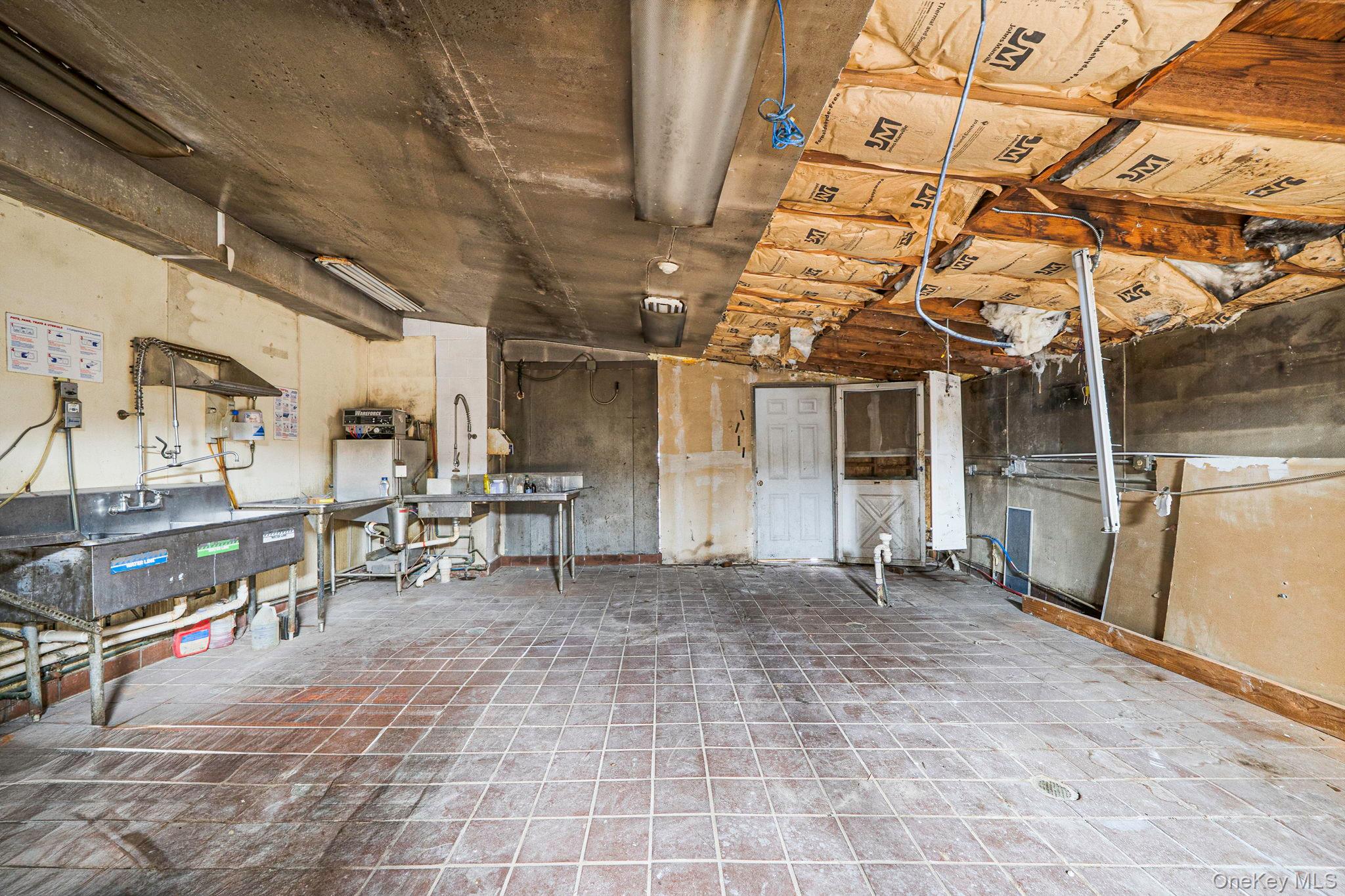 #6 photo, 605 Route 25A, 東長島 Rocky Point , NY 11778