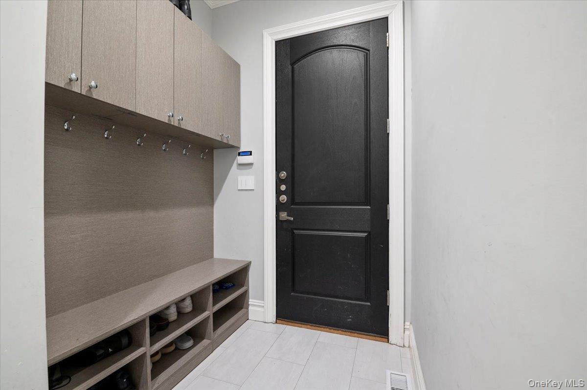 #13 photo, 335 Summit Avenue, 롱 아일랜드 Cedarhurst , NY 11516