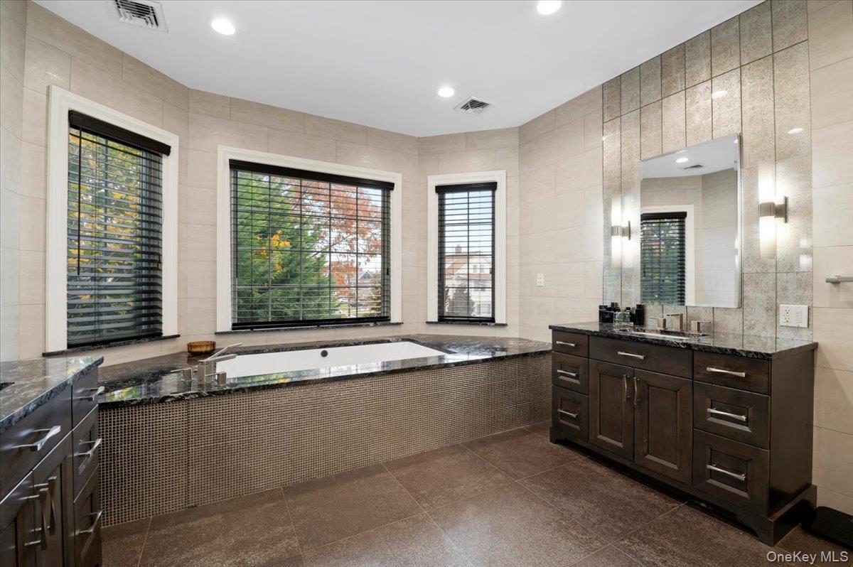 #19 photo, 335 Summit Avenue, 롱 아일랜드 Cedarhurst , NY 11516