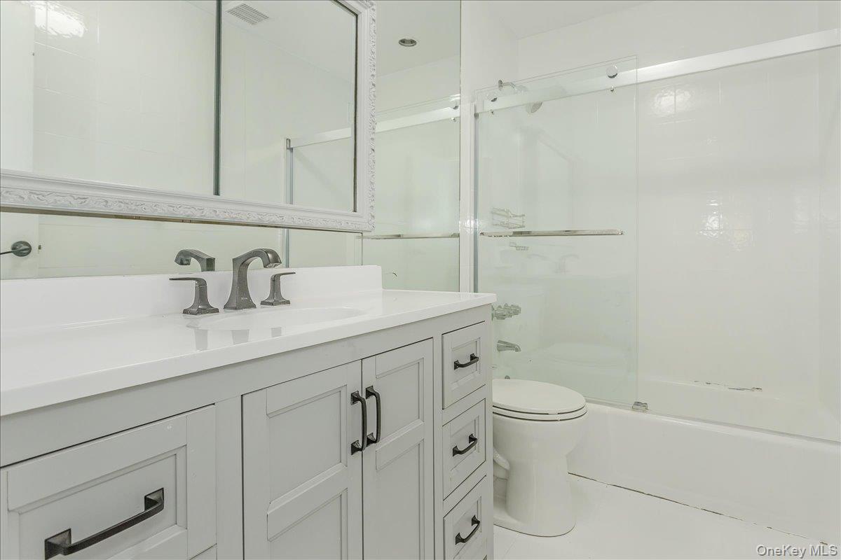 #13 photo, 93 Searingtown Road, Albertson , NY 11507